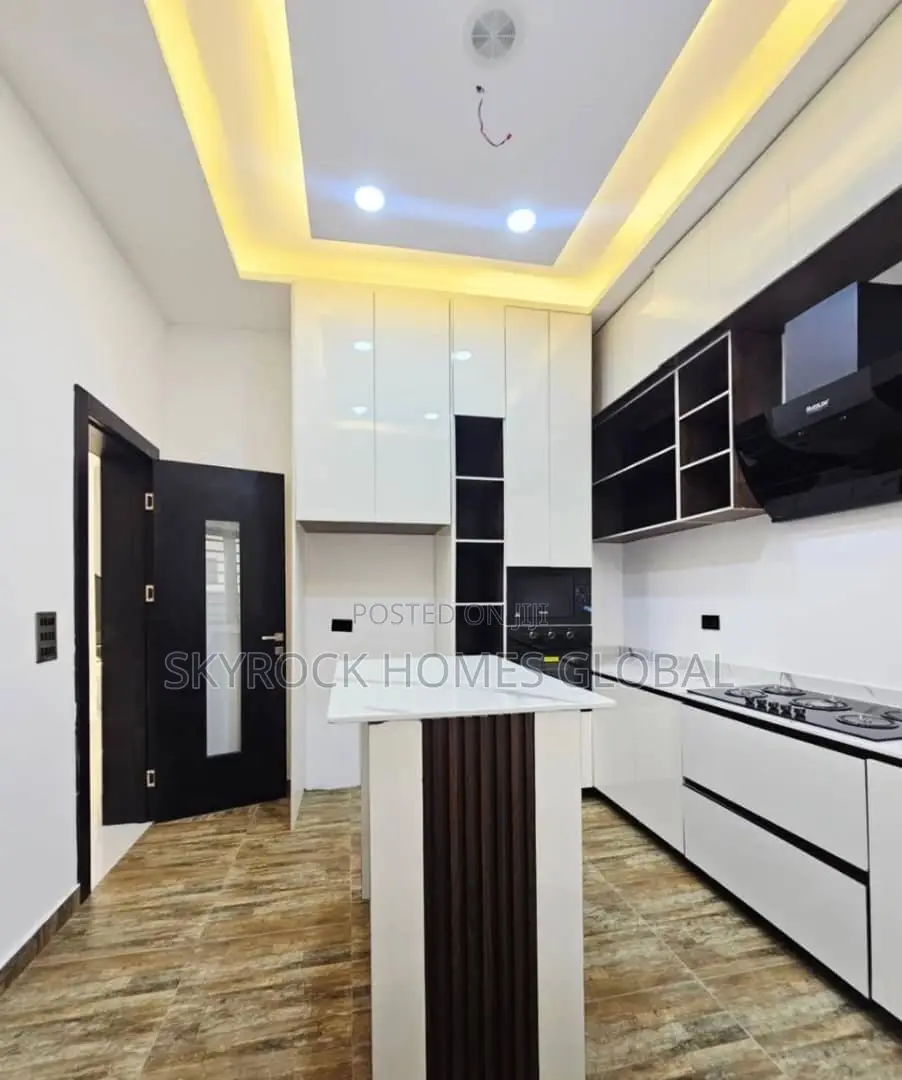 4bdrm Duplex in Igbo-efon for sale