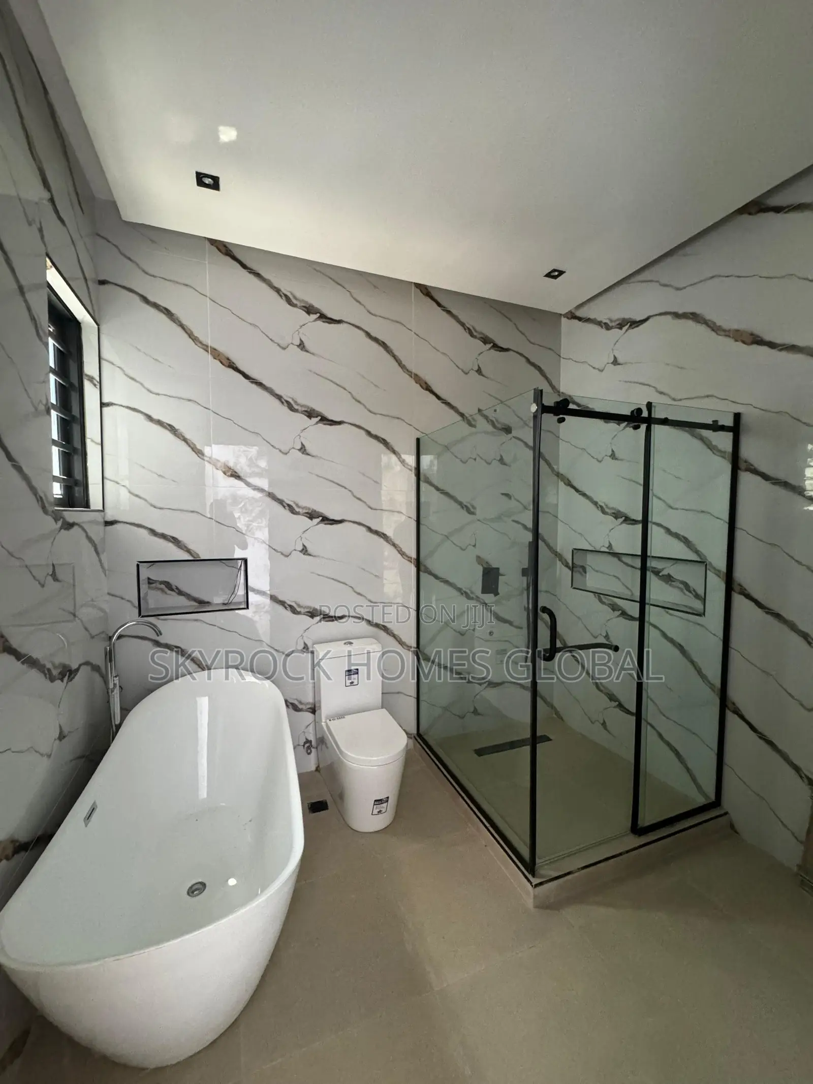 4bdrm Duplex in Igbo-efon for sale