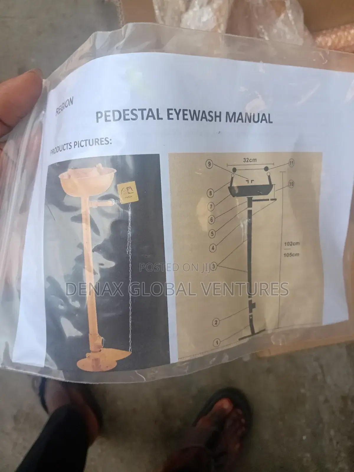 Pedestal Half Shower Eye Wash