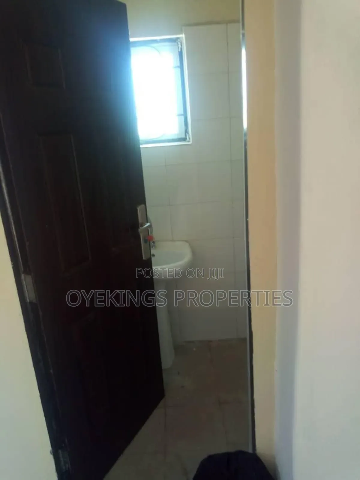 3bdrm Block of Flats in Adeoje, Akala Express for sale
