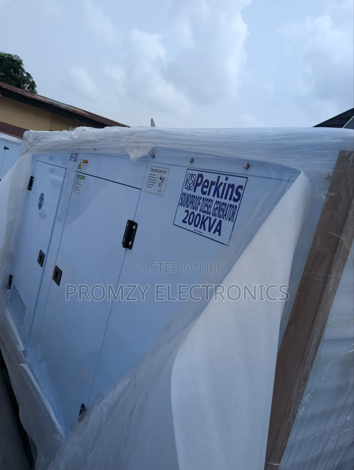 Sp200kva Perkins Diesel Soundproof Generator 2years Wty