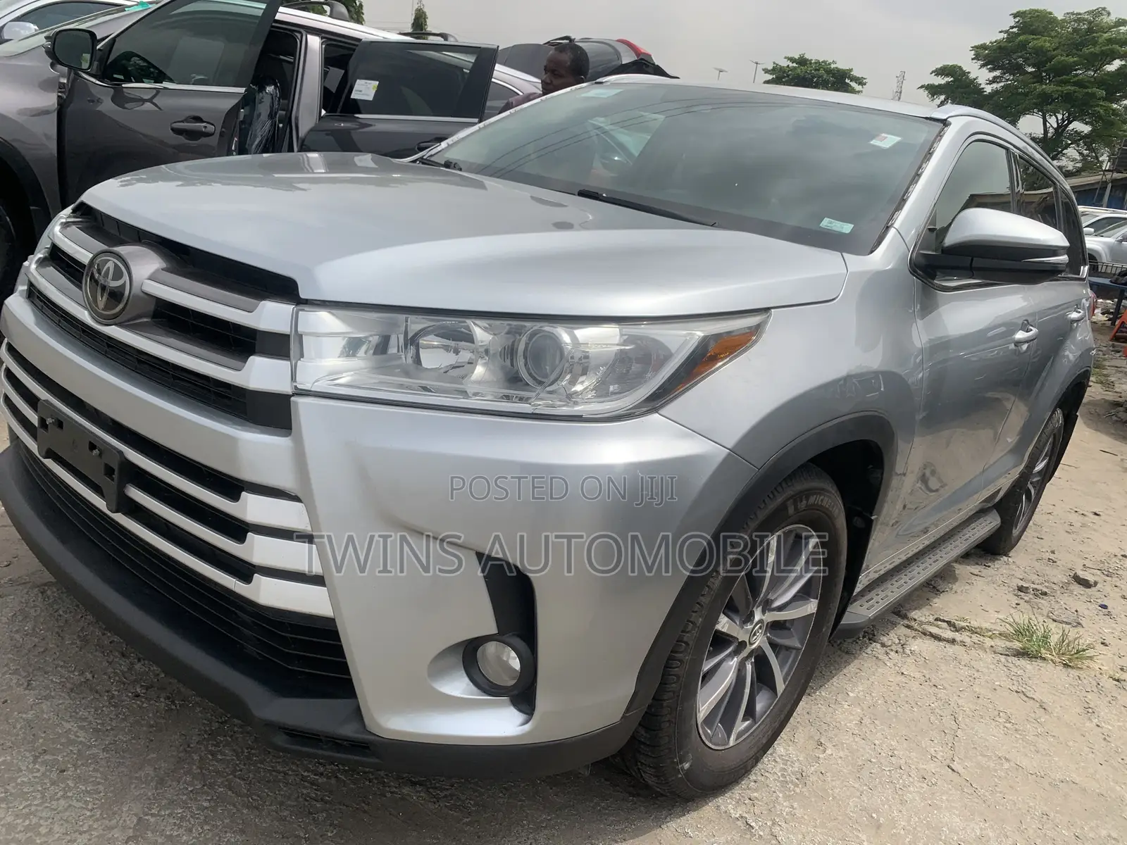Toyota Highlander XLE 4x4 V6 (3.5L 6cyl 8A) 2017 Silver