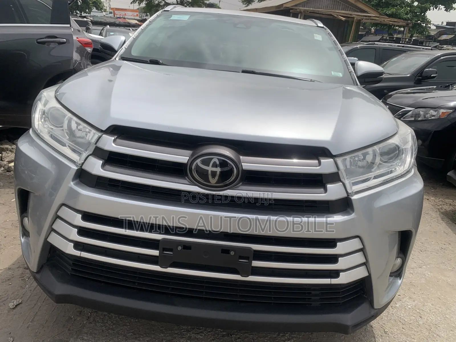 Toyota Highlander XLE 4x4 V6 (3.5L 6cyl 8A) 2017 Silver