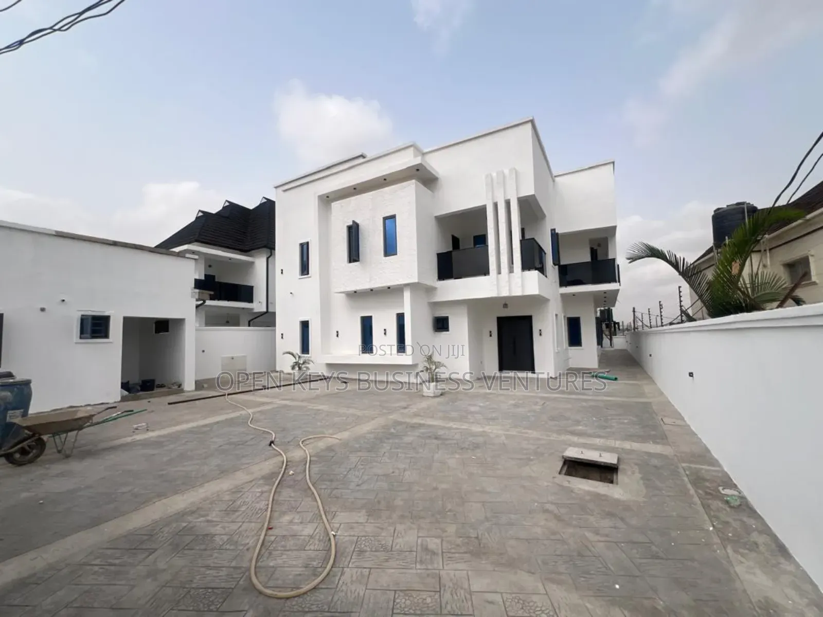Furnished 5bdrm Duplex in Oluyole for sale