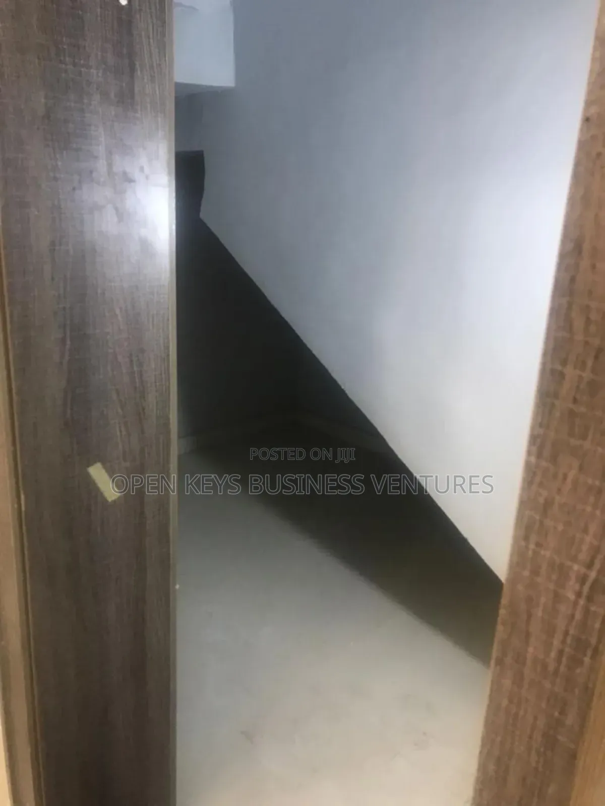 5bdrm Duplex in Iyaganku Gra, Iyanganku for sale