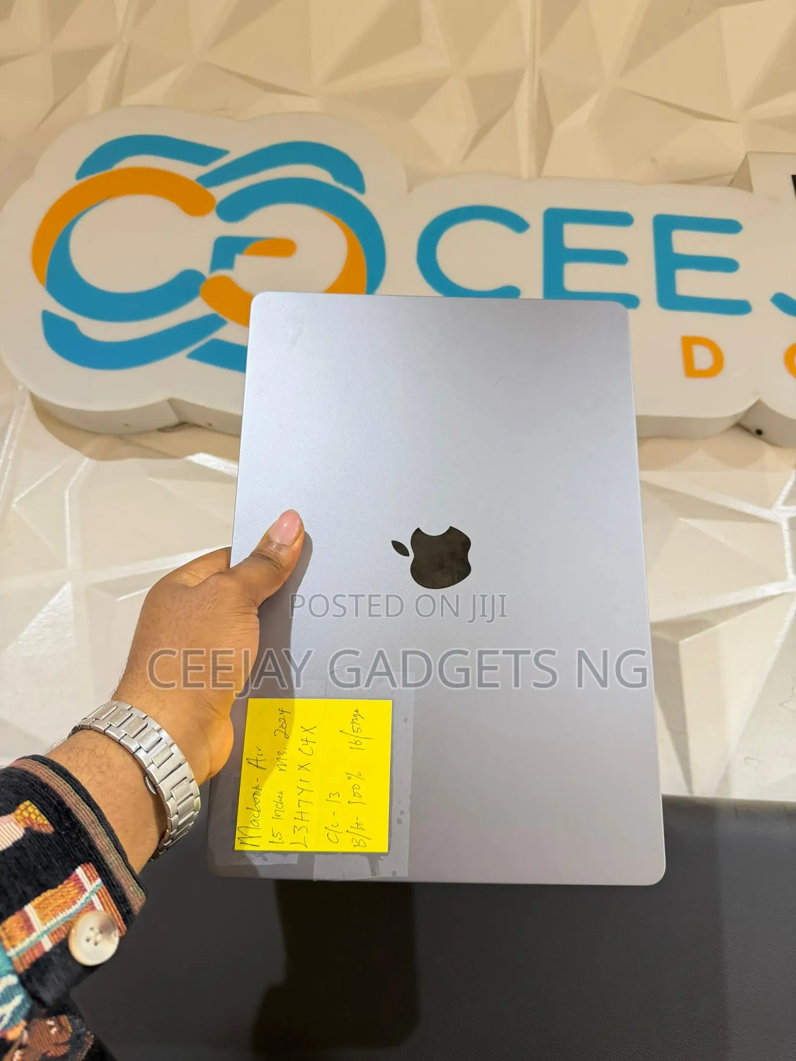 Laptop Apple MacBook Air 2024 M3 15-inch 16GB Apple M3 SSD 512GB