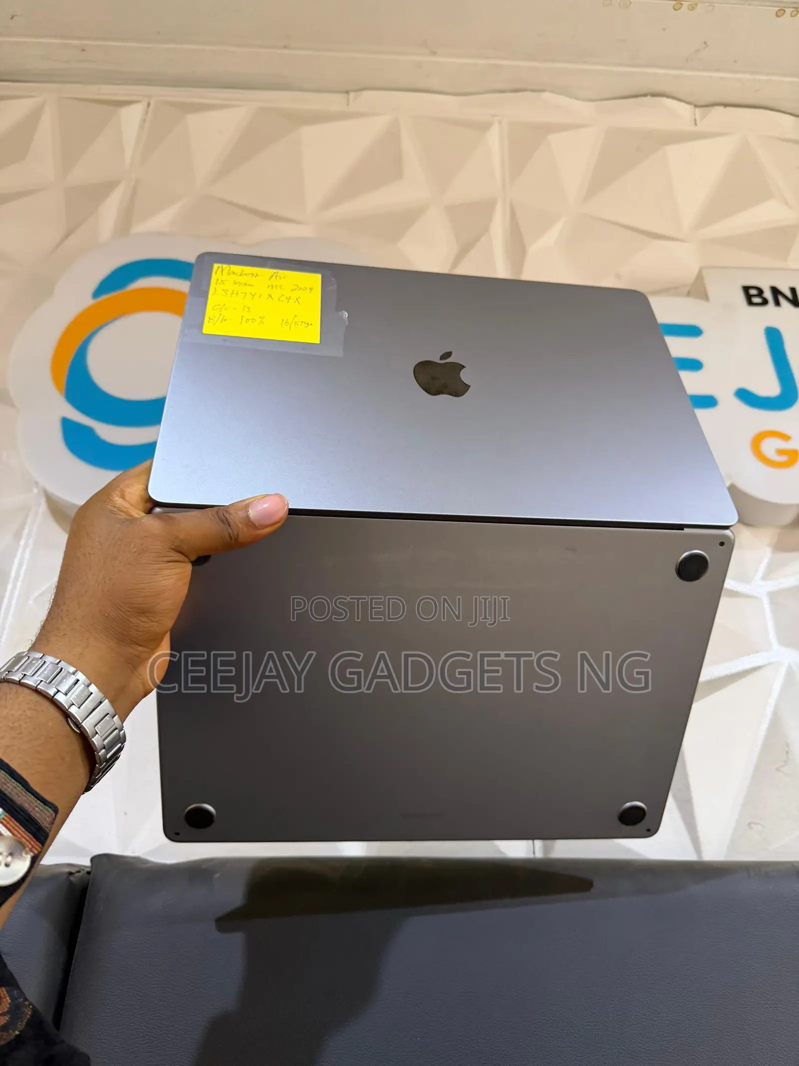 Laptop Apple MacBook Air 2024 M3 15-inch 16GB Apple M3 SSD 512GB
