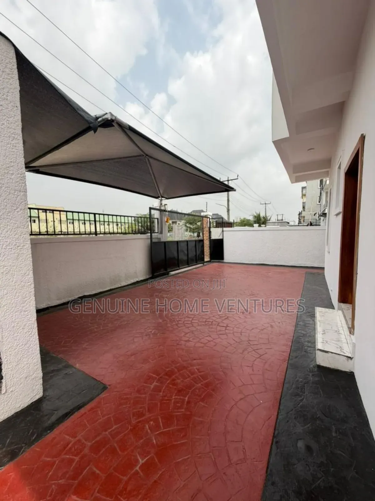 5bdrm Duplex in Chevron for sale