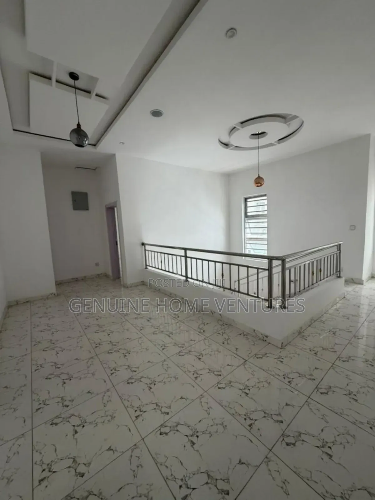 5bdrm Duplex in Chevron for sale