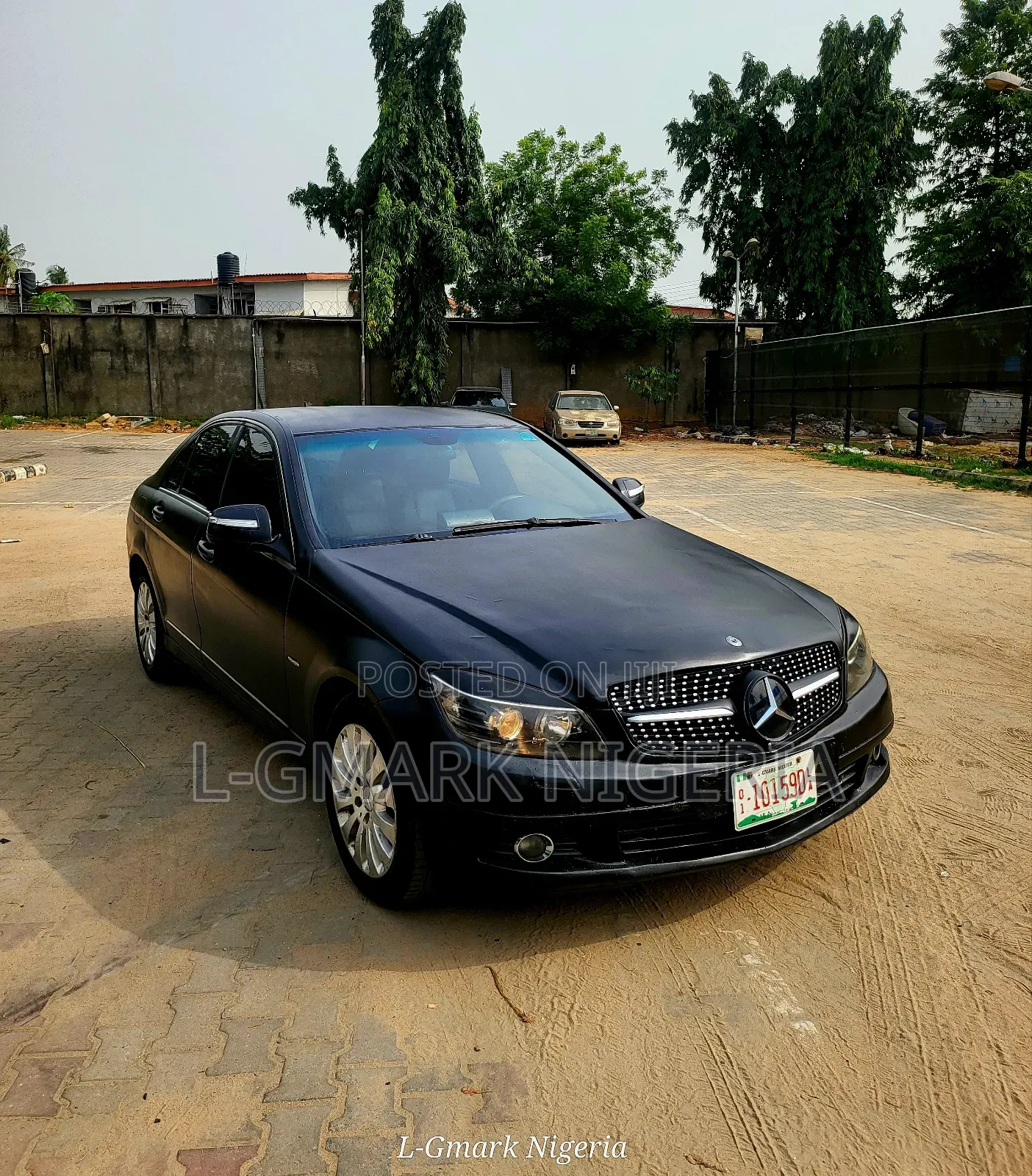 Mercedes-Benz C200 2010 Black