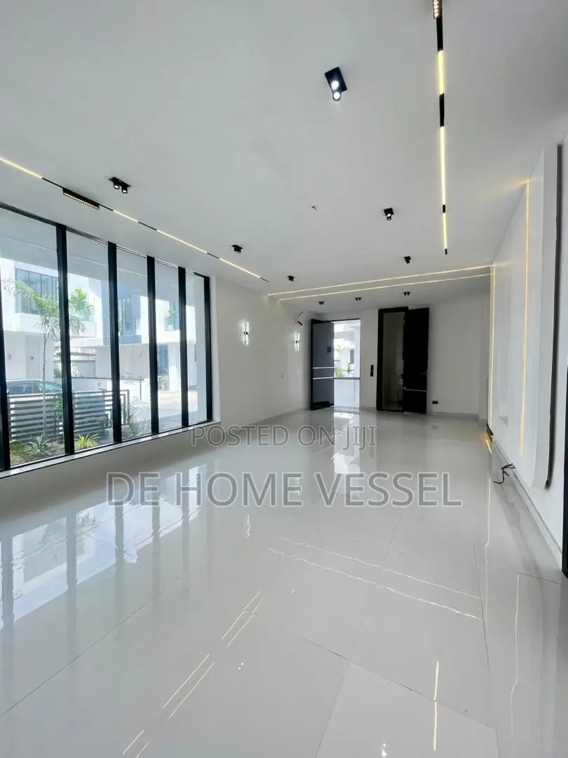 5bdrm Duplex in Chevron for sale