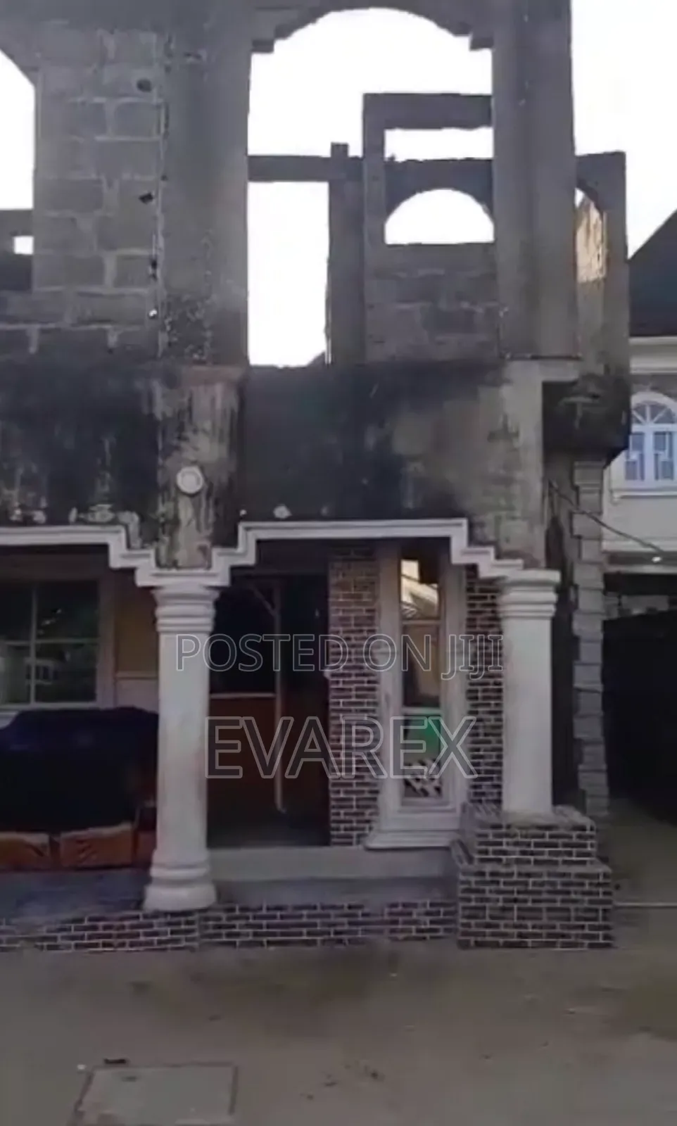 6bdrm Duplex in Ojo for sale