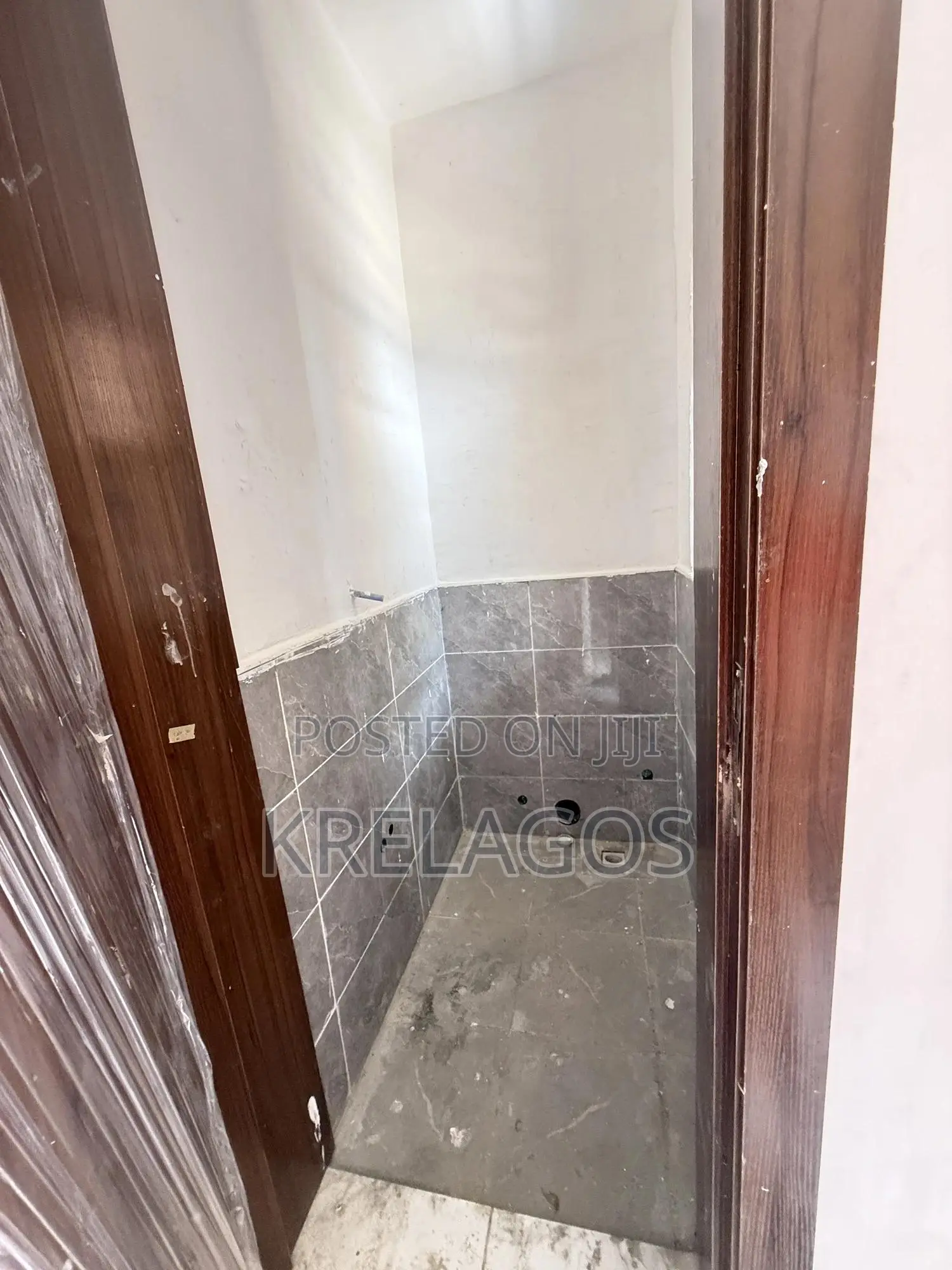 3bdrm Duplex in Canaan Estate for sale