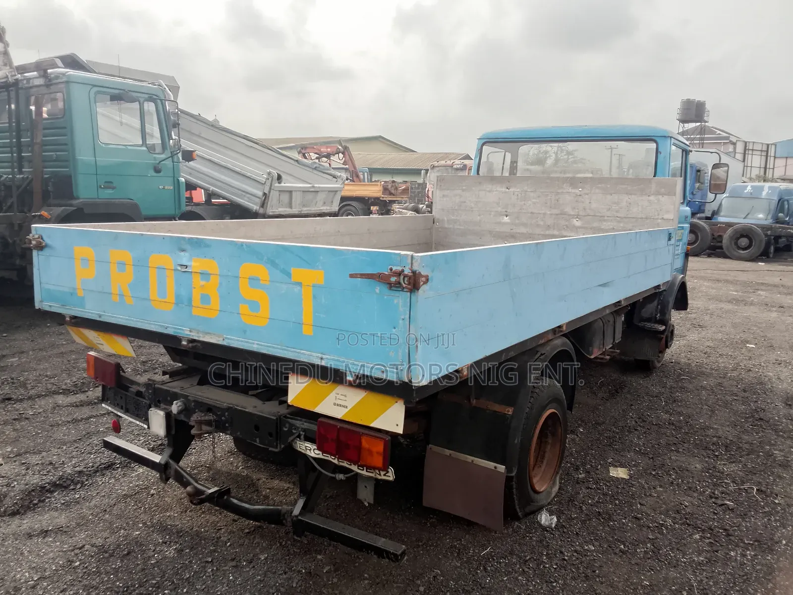 Mercedes 813 Half Bucket