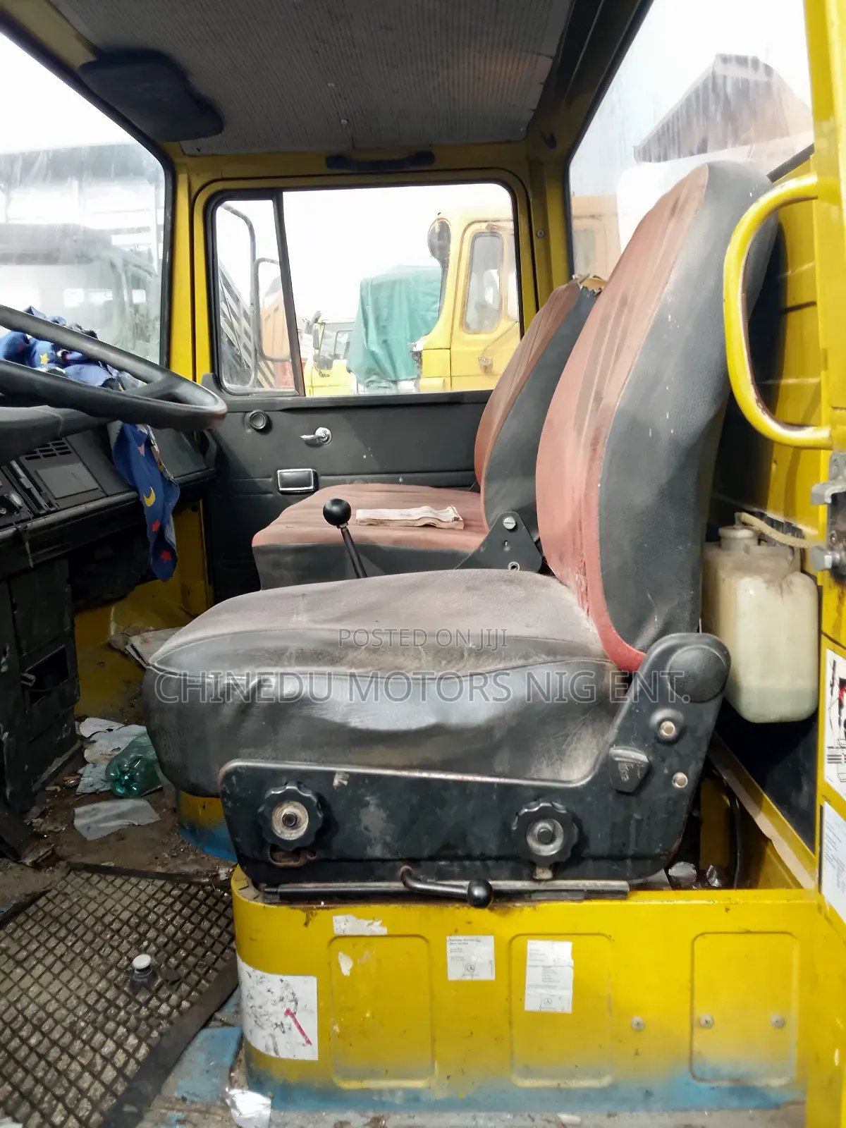 Mercedes 813 Half Bucket