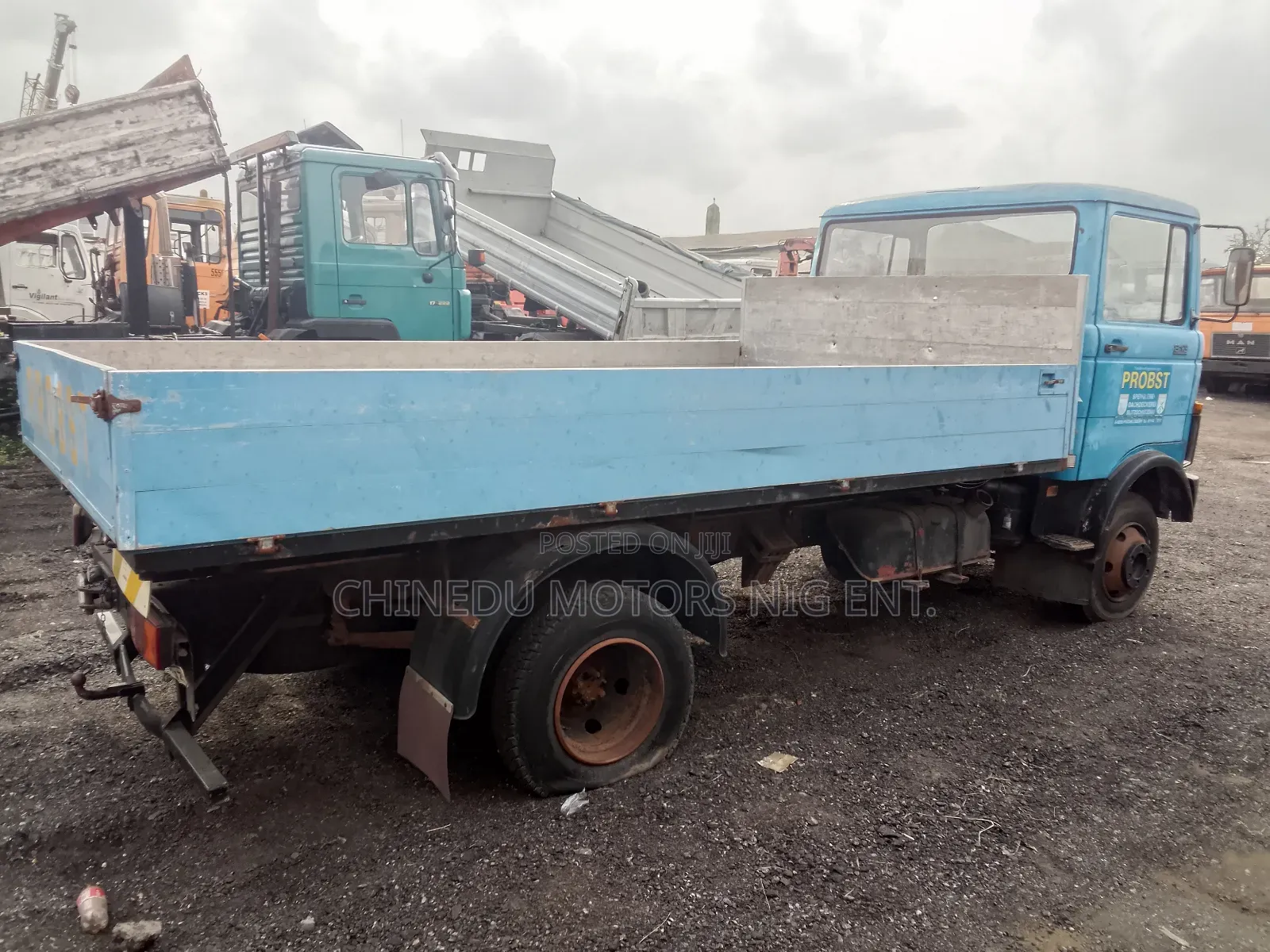 Mercedes 813 Half Bucket