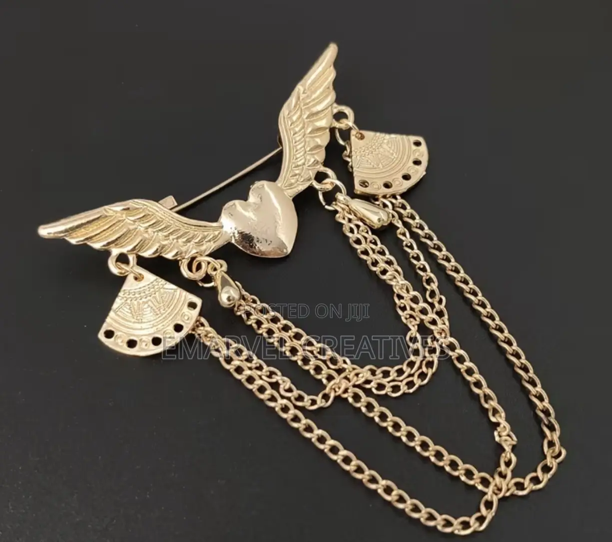 1pc Of A Unique Love-themed Wing Brooch Featuring A Tassel Accessory