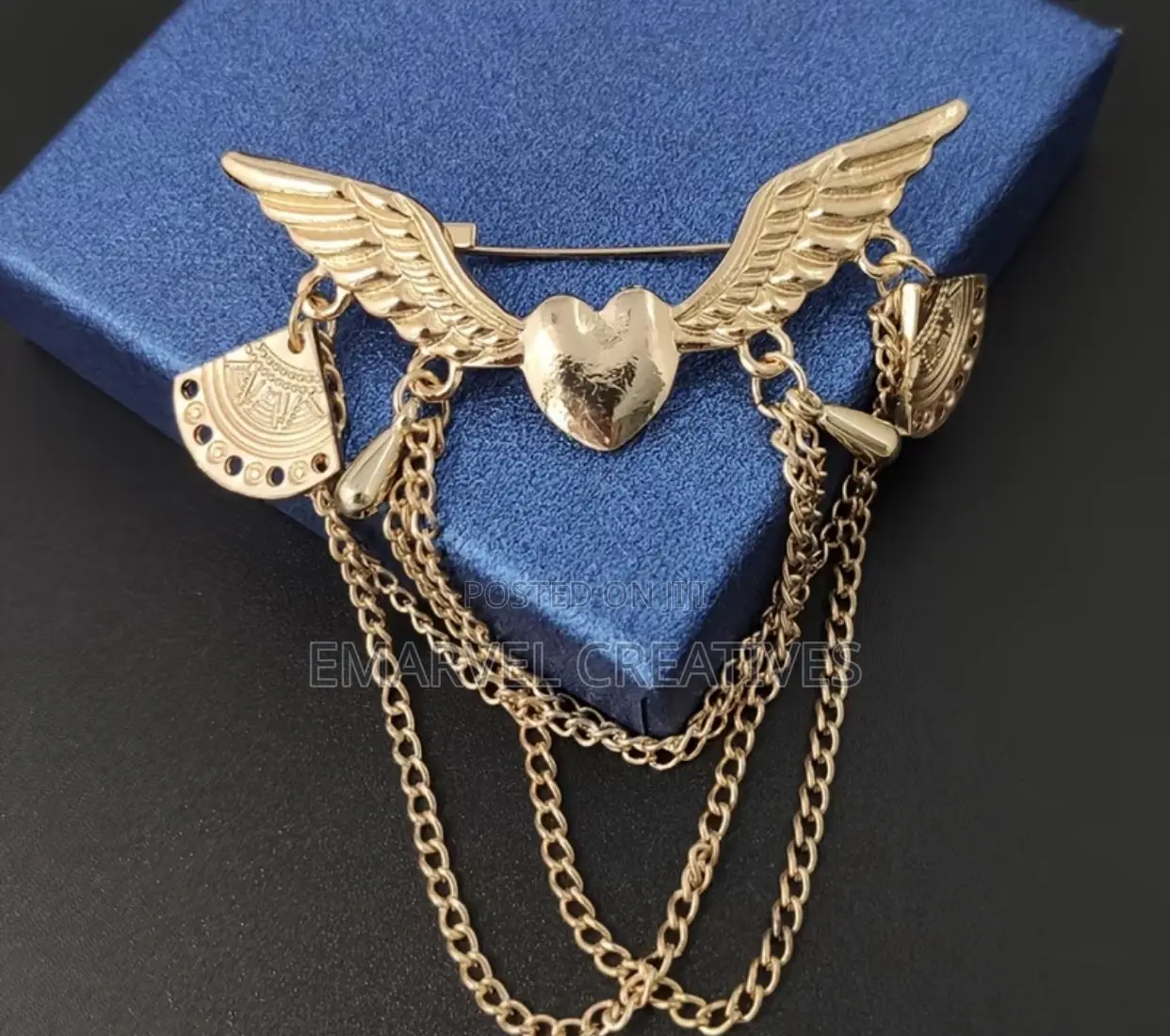 1pc Of A Unique Love-themed Wing Brooch Featuring A Tassel Accessory