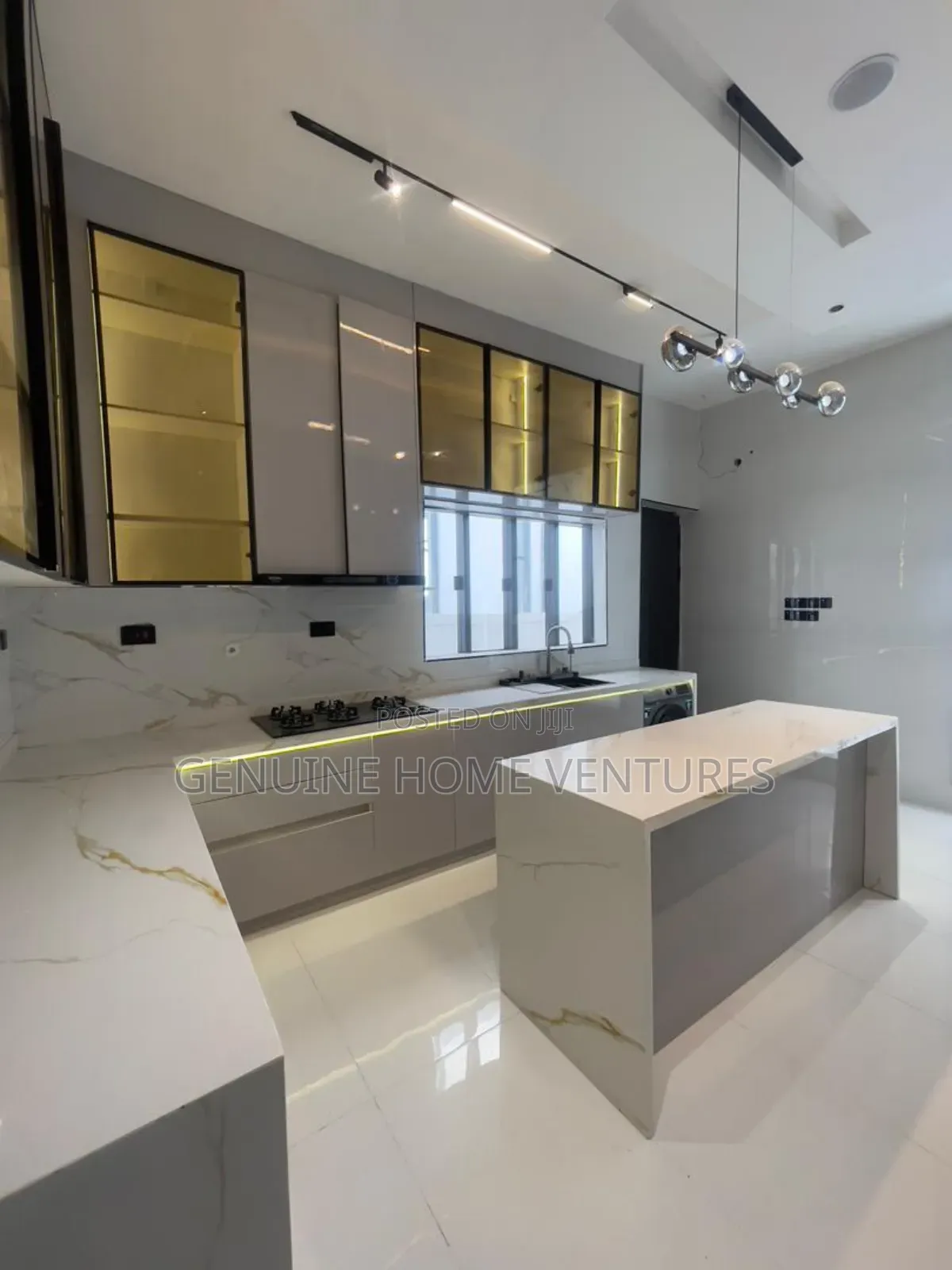 4bdrm Duplex in Chevron for sale