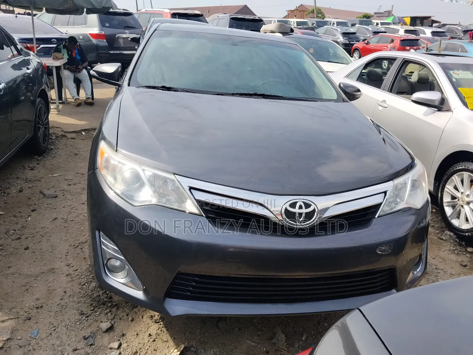 Toyota Camry XLE V6 4dr Sedan (3.5L 6cyl 6A) 2013 Gray