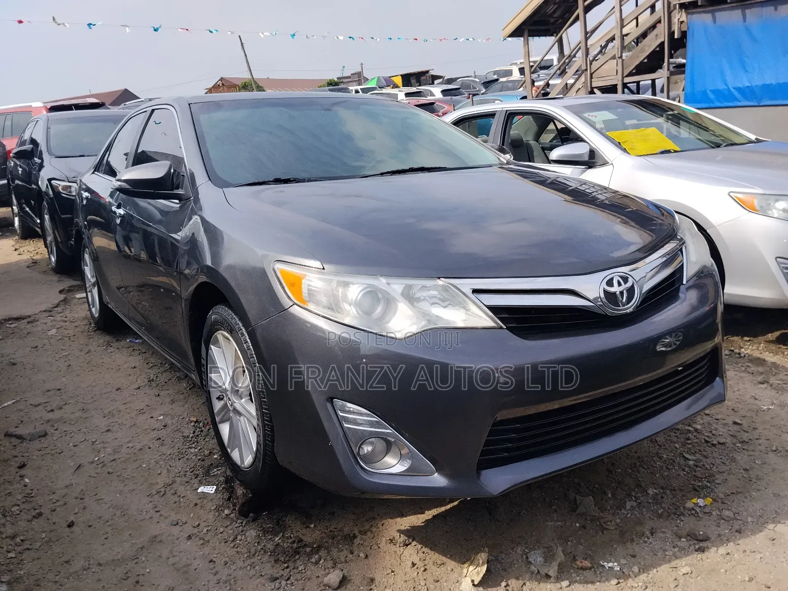 Toyota Camry XLE V6 4dr Sedan (3.5L 6cyl 6A) 2013 Gray