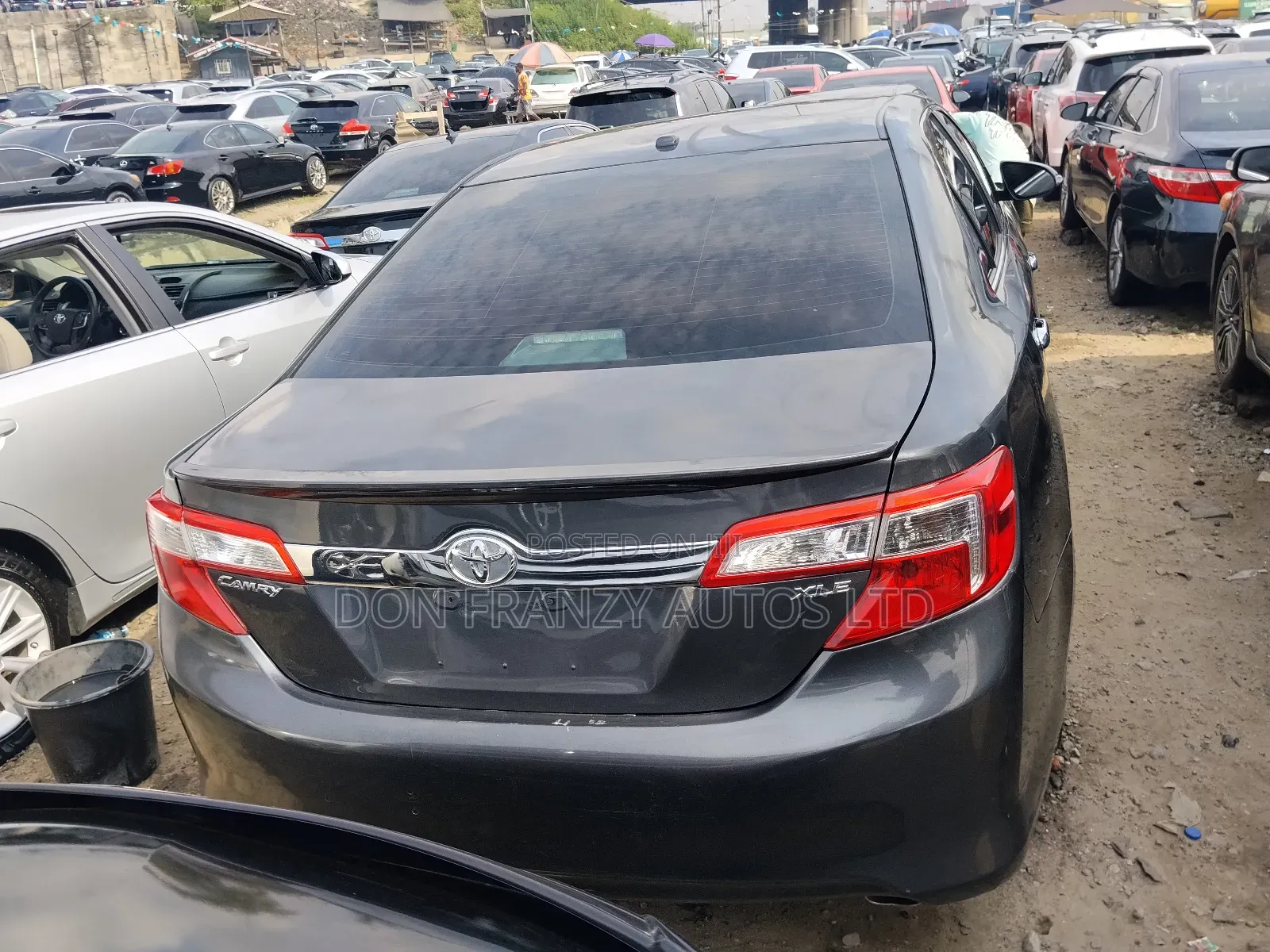 Toyota Camry XLE V6 4dr Sedan (3.5L 6cyl 6A) 2013 Gray