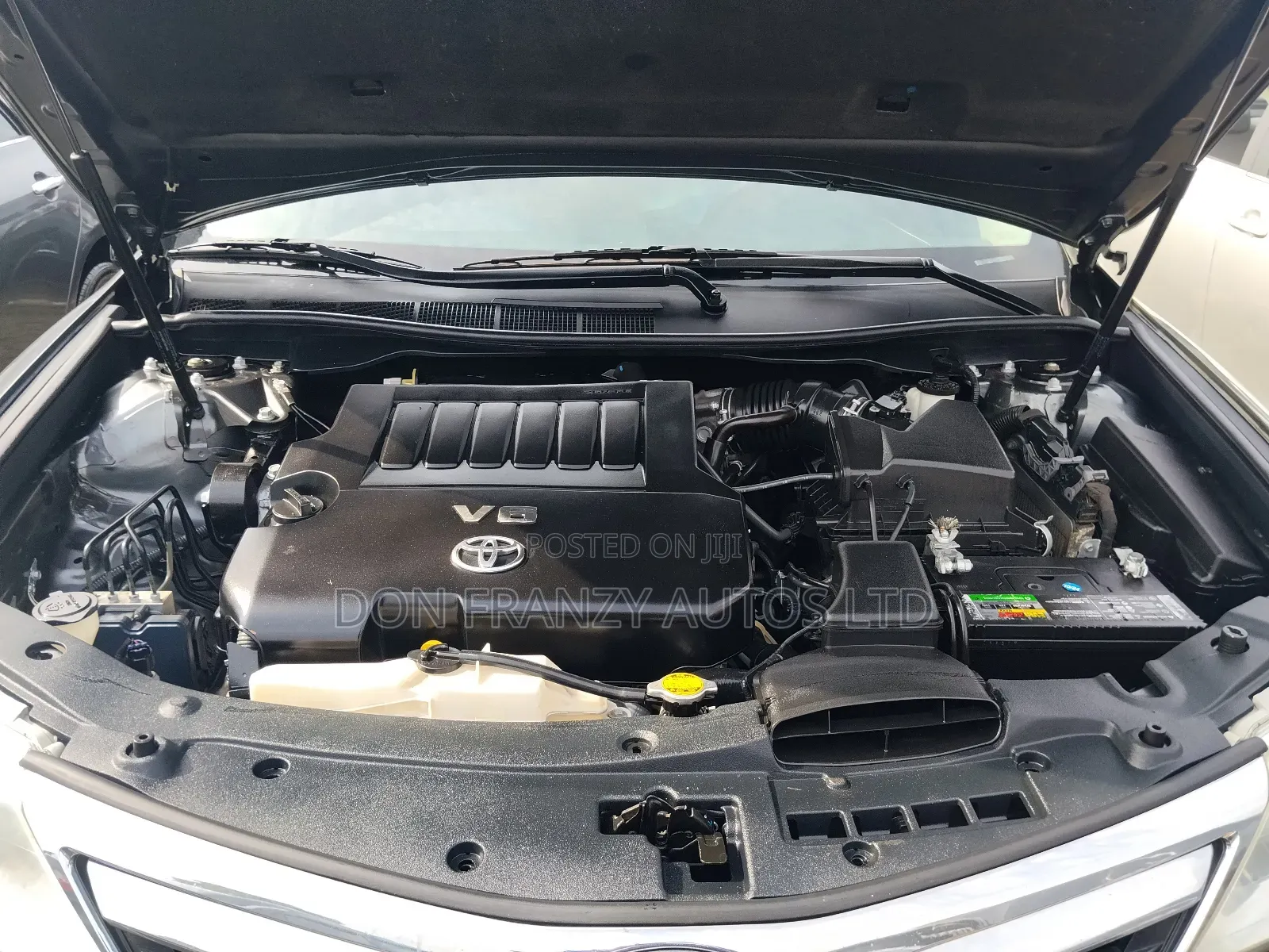Toyota Camry XLE V6 4dr Sedan (3.5L 6cyl 6A) 2013 Gray