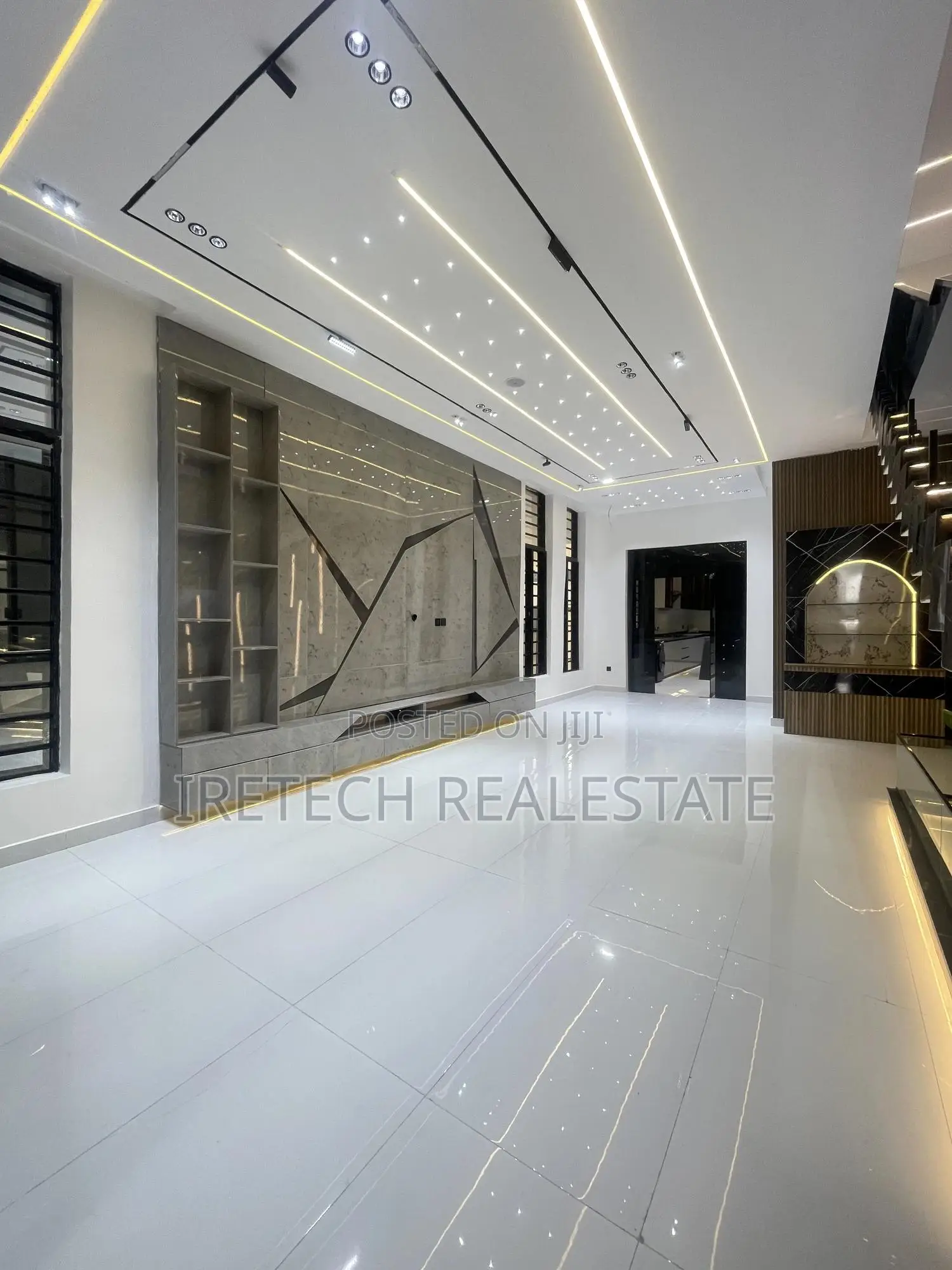 5bdrm Duplex in In A Well Secured, Chevron for sale