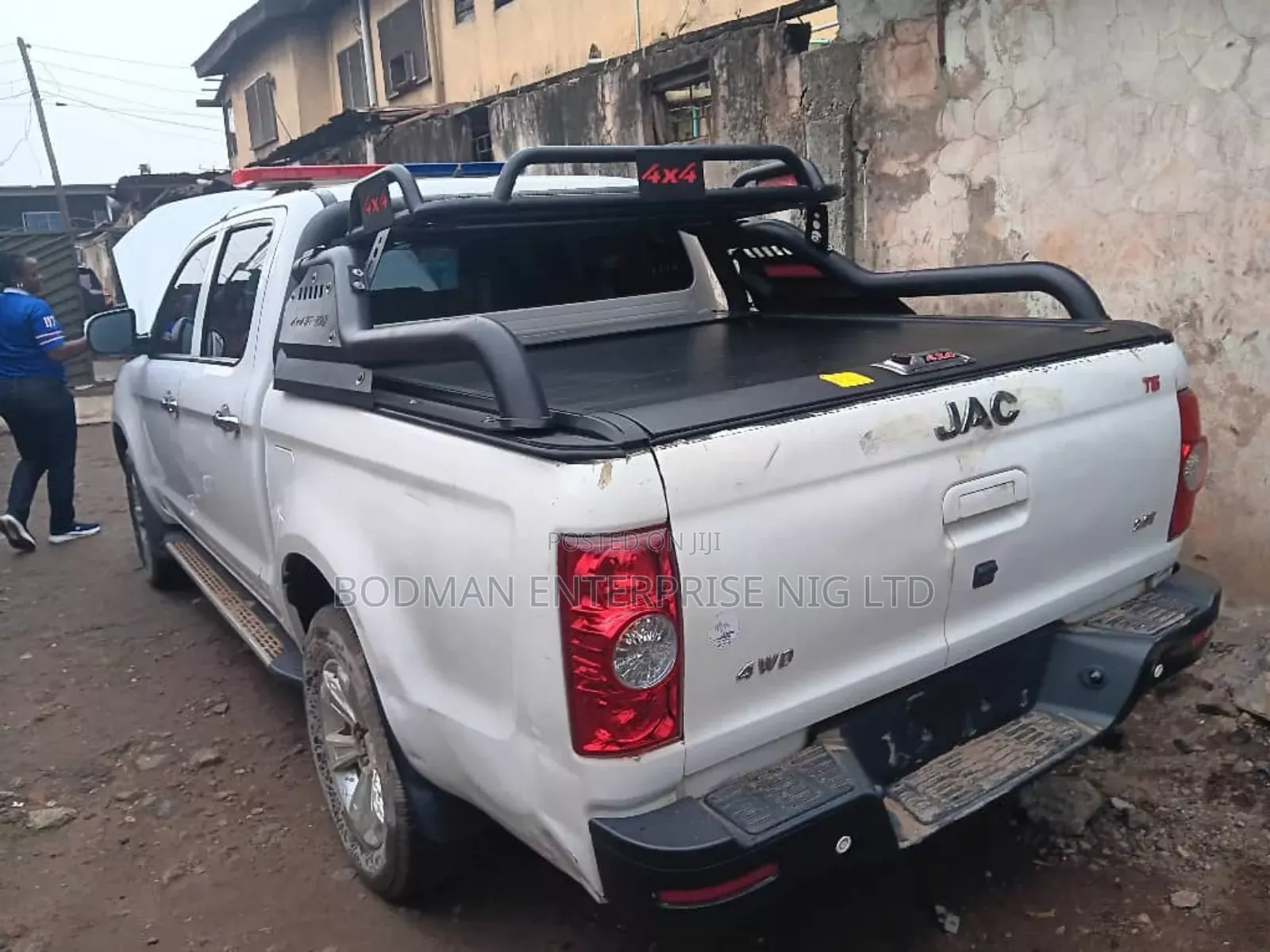Rolling Boot Cover With Complete Iron Bar =+6!9,