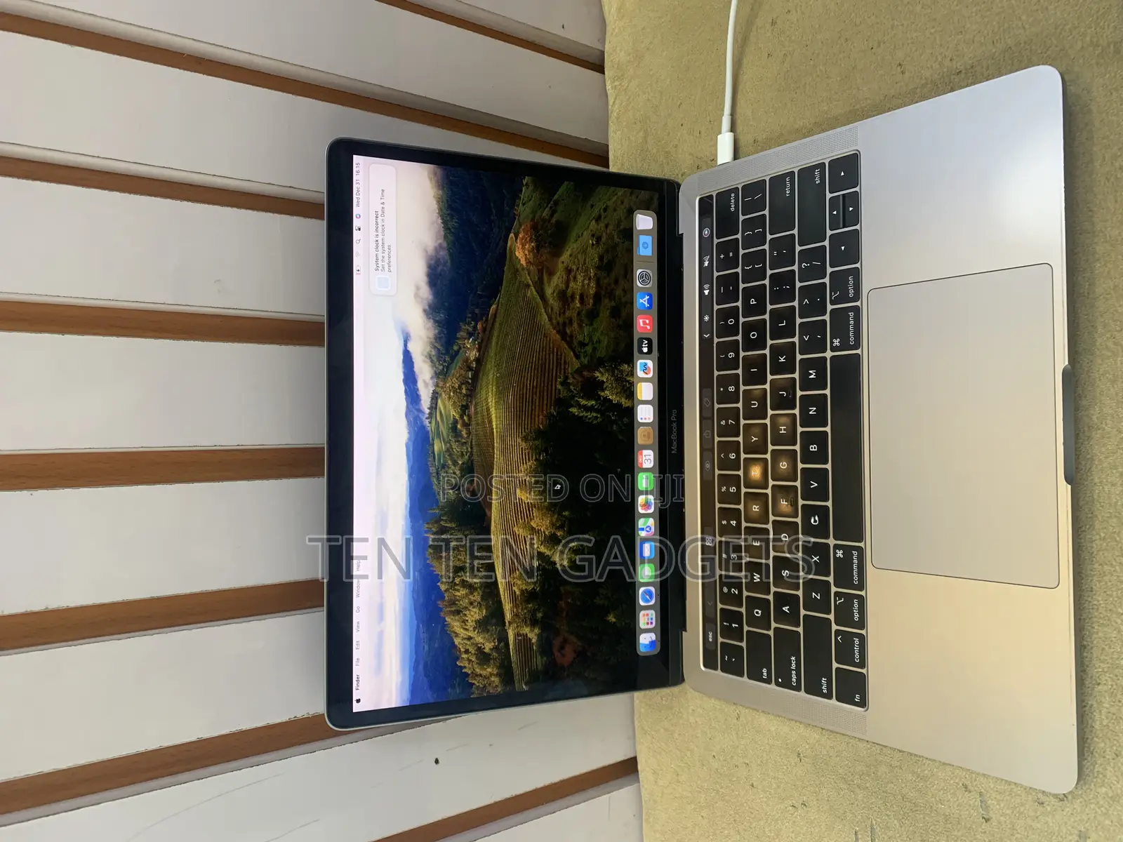 Laptop Apple MacBook Pro 16GB Intel Core i7 SSD 512GB