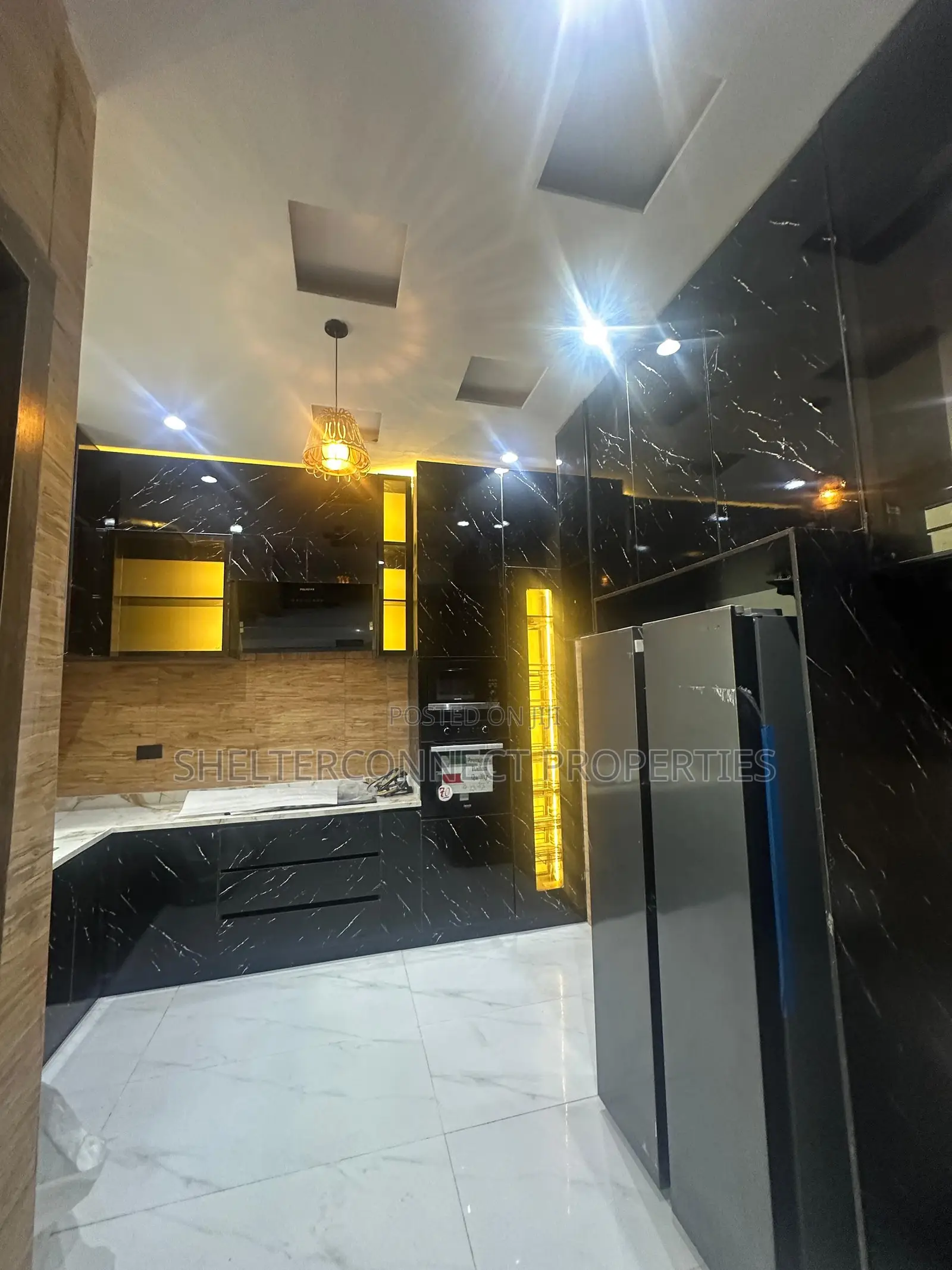 3bdrm Apartment in Lekki Phase 1 for sale