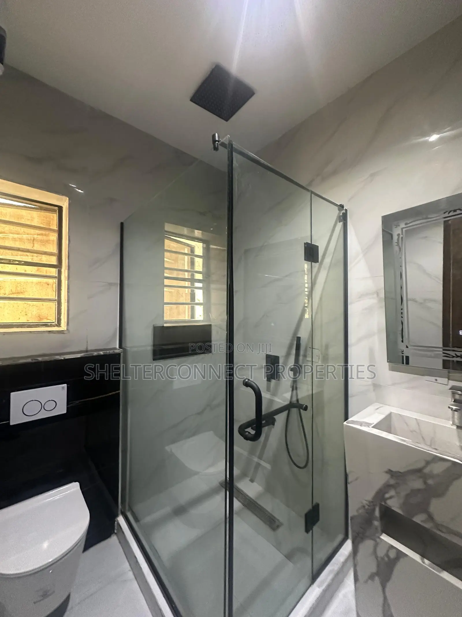3bdrm Apartment in Lekki Phase 1 for sale