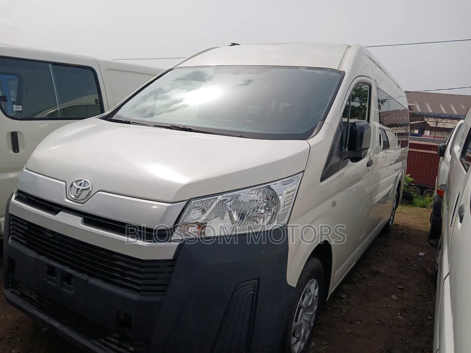 Toyota Grand HiAce 2022 White