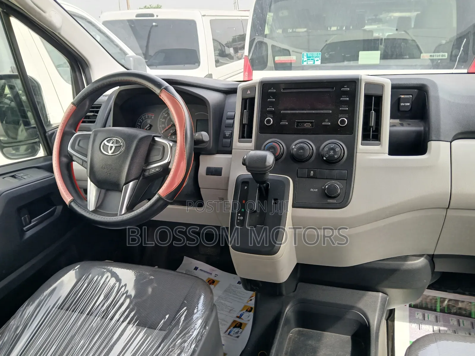 Toyota Grand HiAce 2022 White