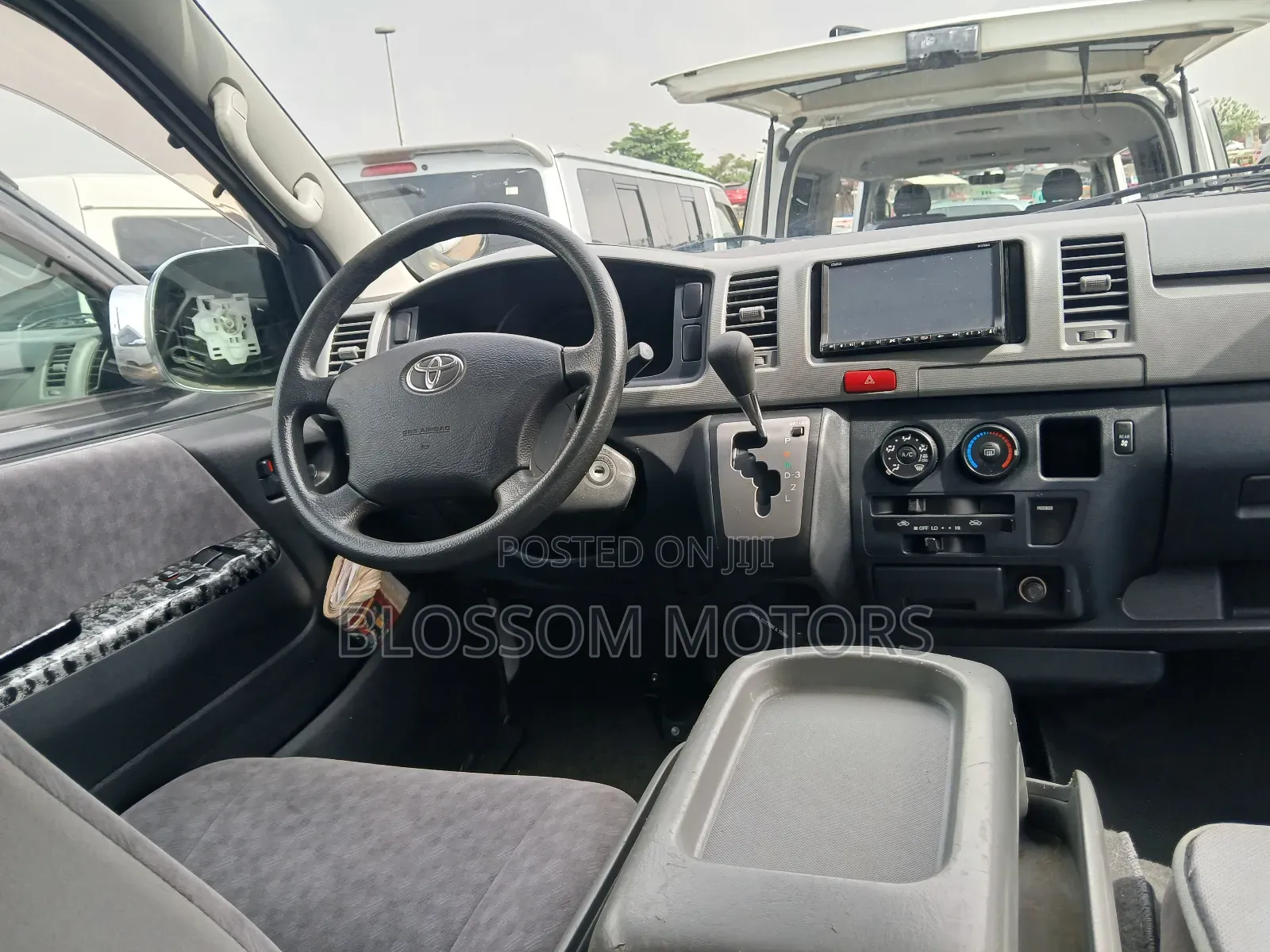 Toyota HiAce 2012 White