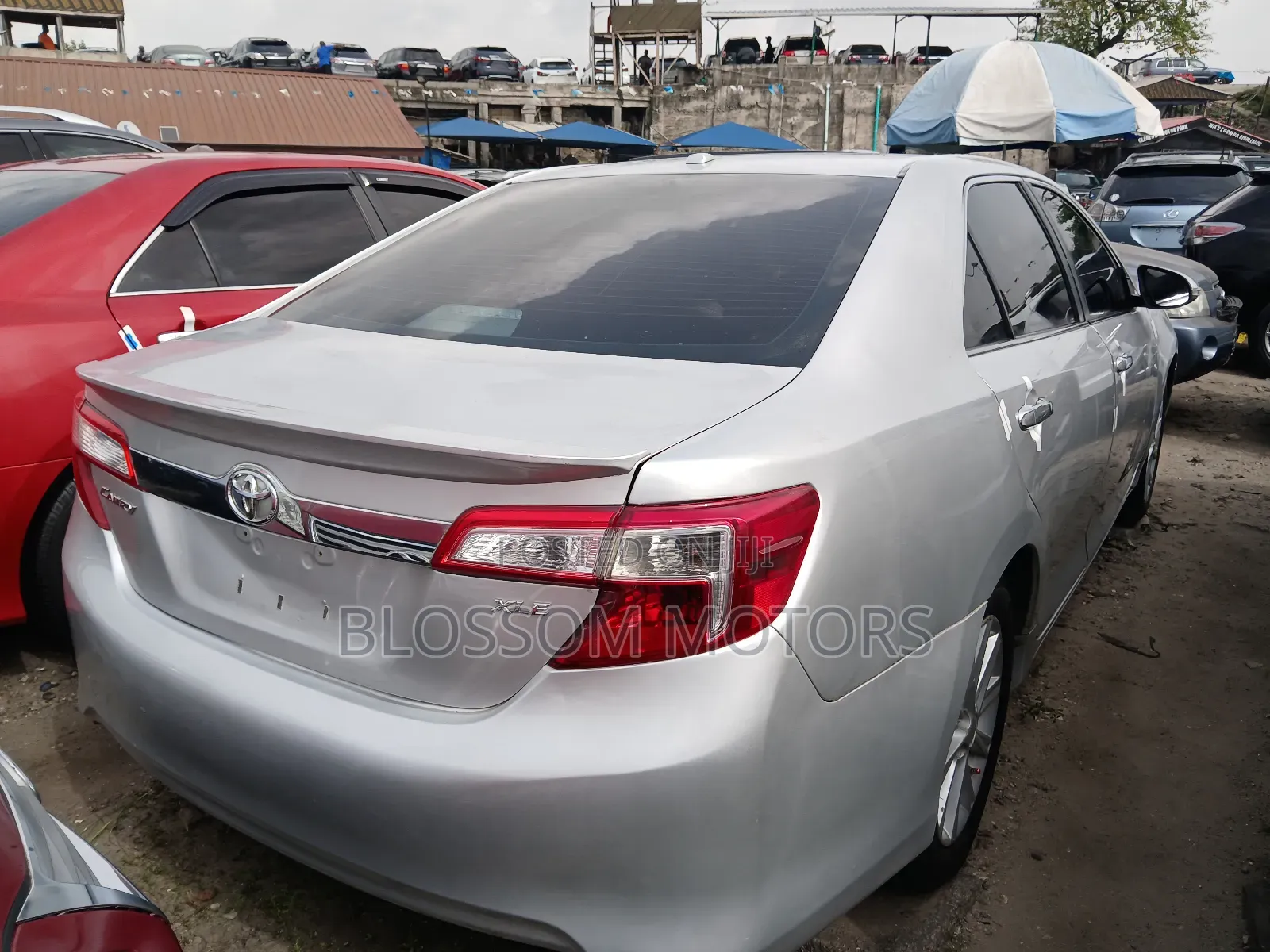 Toyota Camry XLE 4dr Sedan (2.5L 4cyl 6A) 2013 Silver