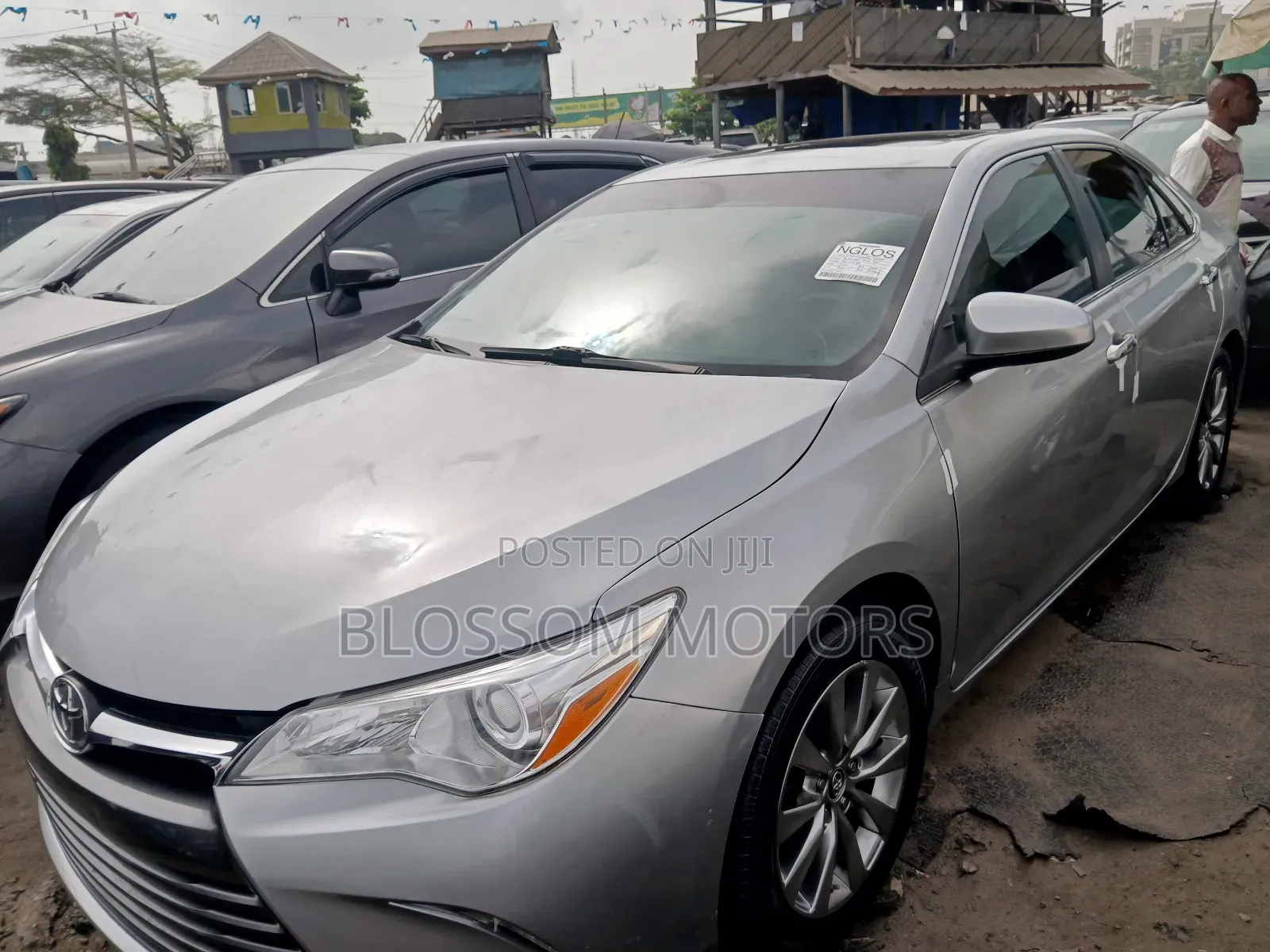 Toyota Camry XLE 4dr Sedan (3.5L 6cyl 6A) 2017 Silver