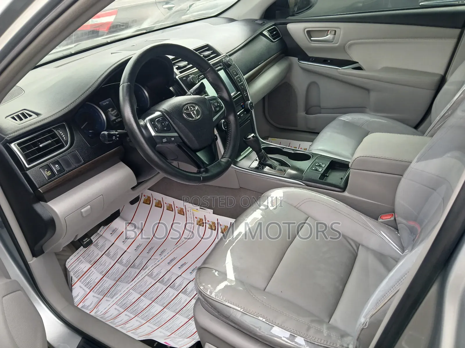 Toyota Camry XLE 4dr Sedan (3.5L 6cyl 6A) 2017 Silver