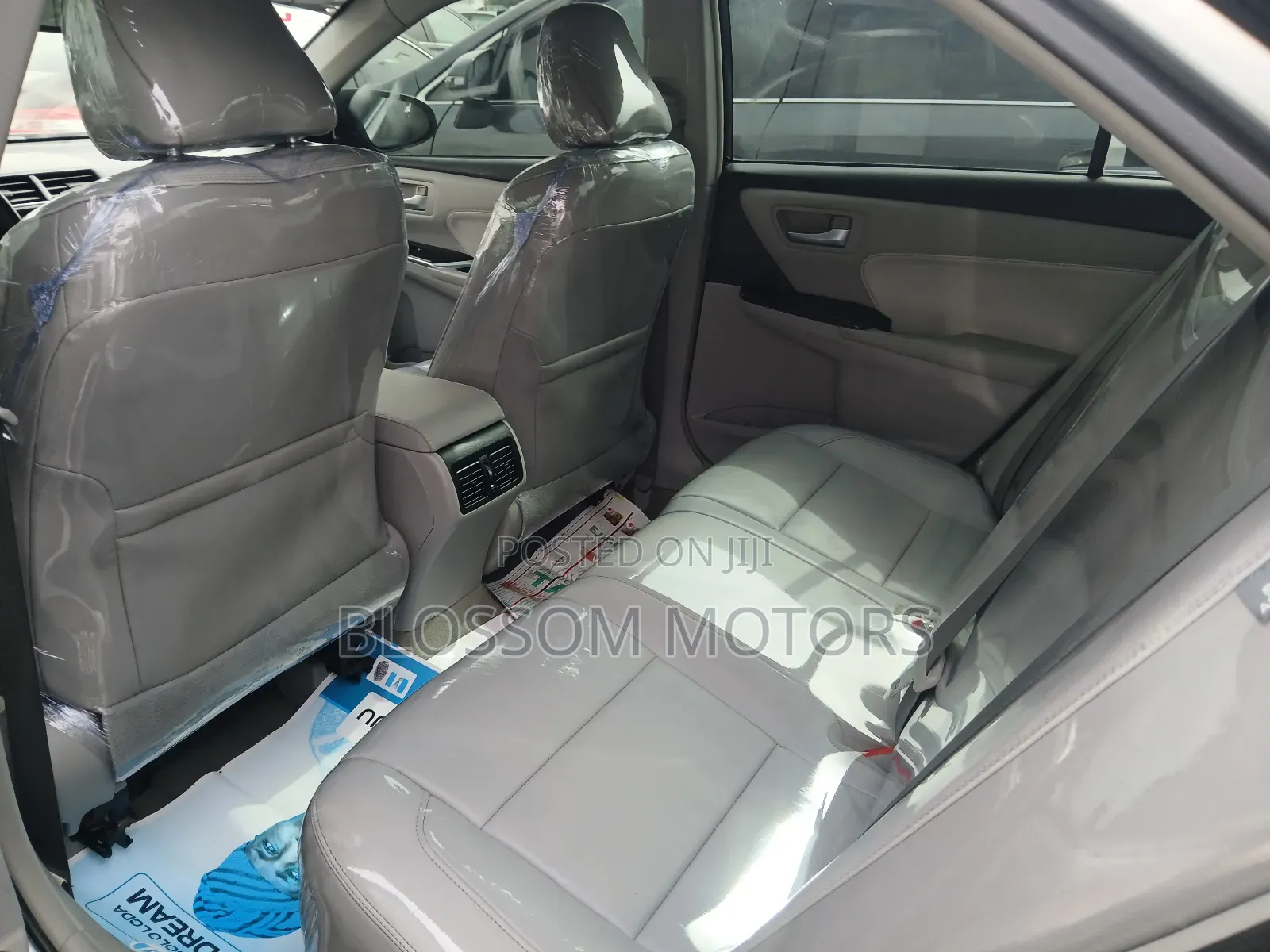 Toyota Camry XLE 4dr Sedan (3.5L 6cyl 6A) 2017 Silver