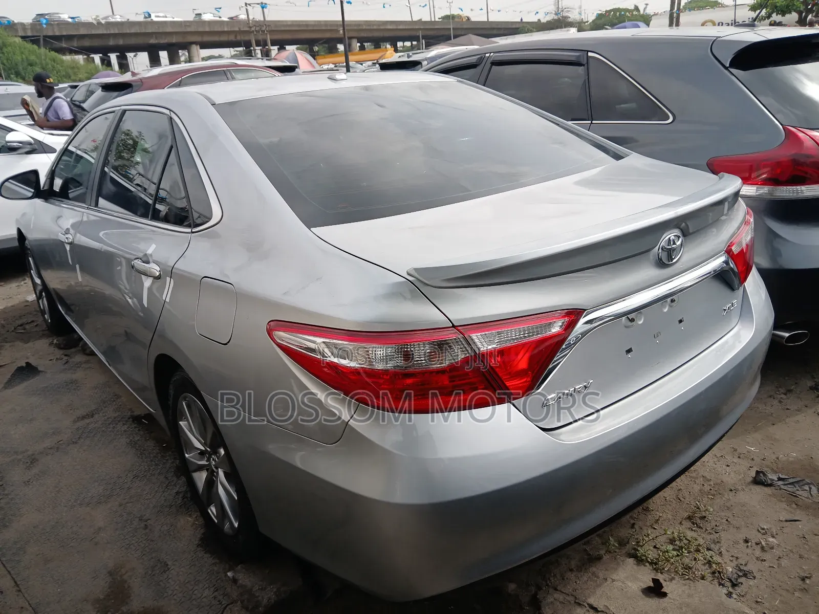 Toyota Camry XLE 4dr Sedan (3.5L 6cyl 6A) 2017 Silver