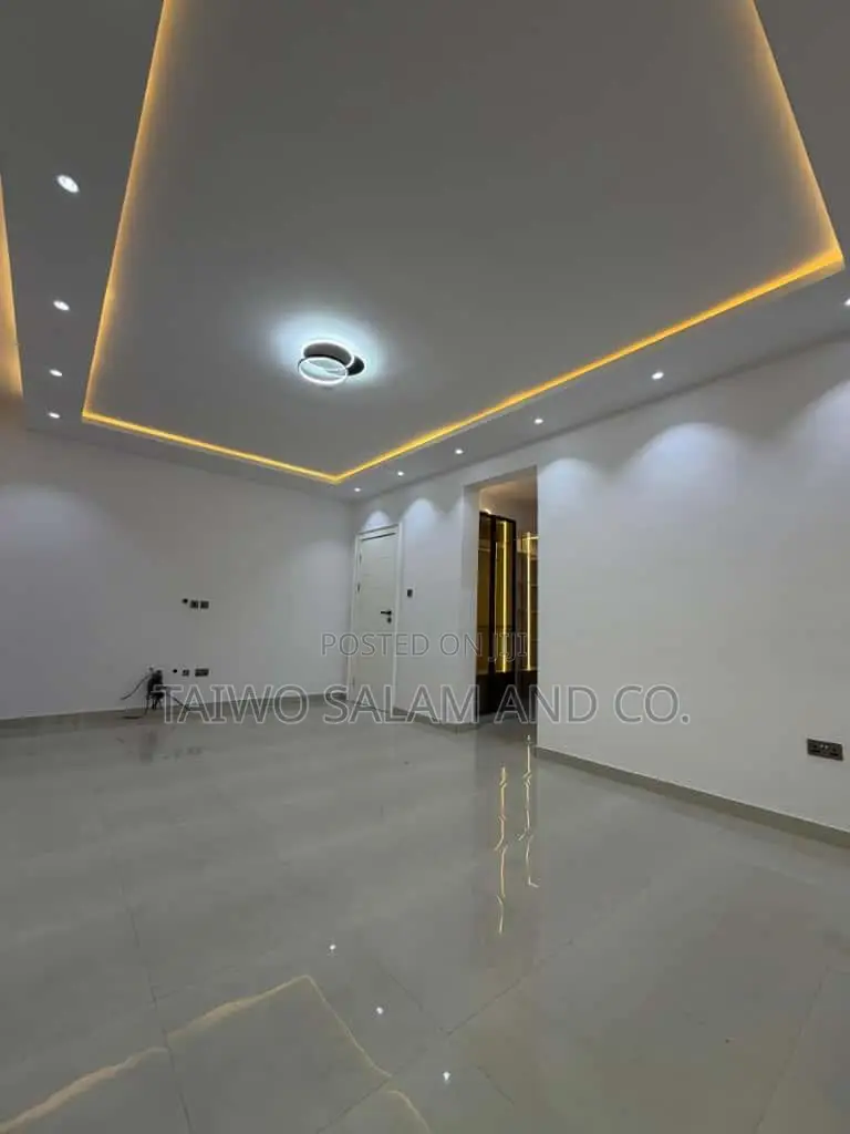 5bdrm Duplex in Lagacy Estate, Akobo for sale