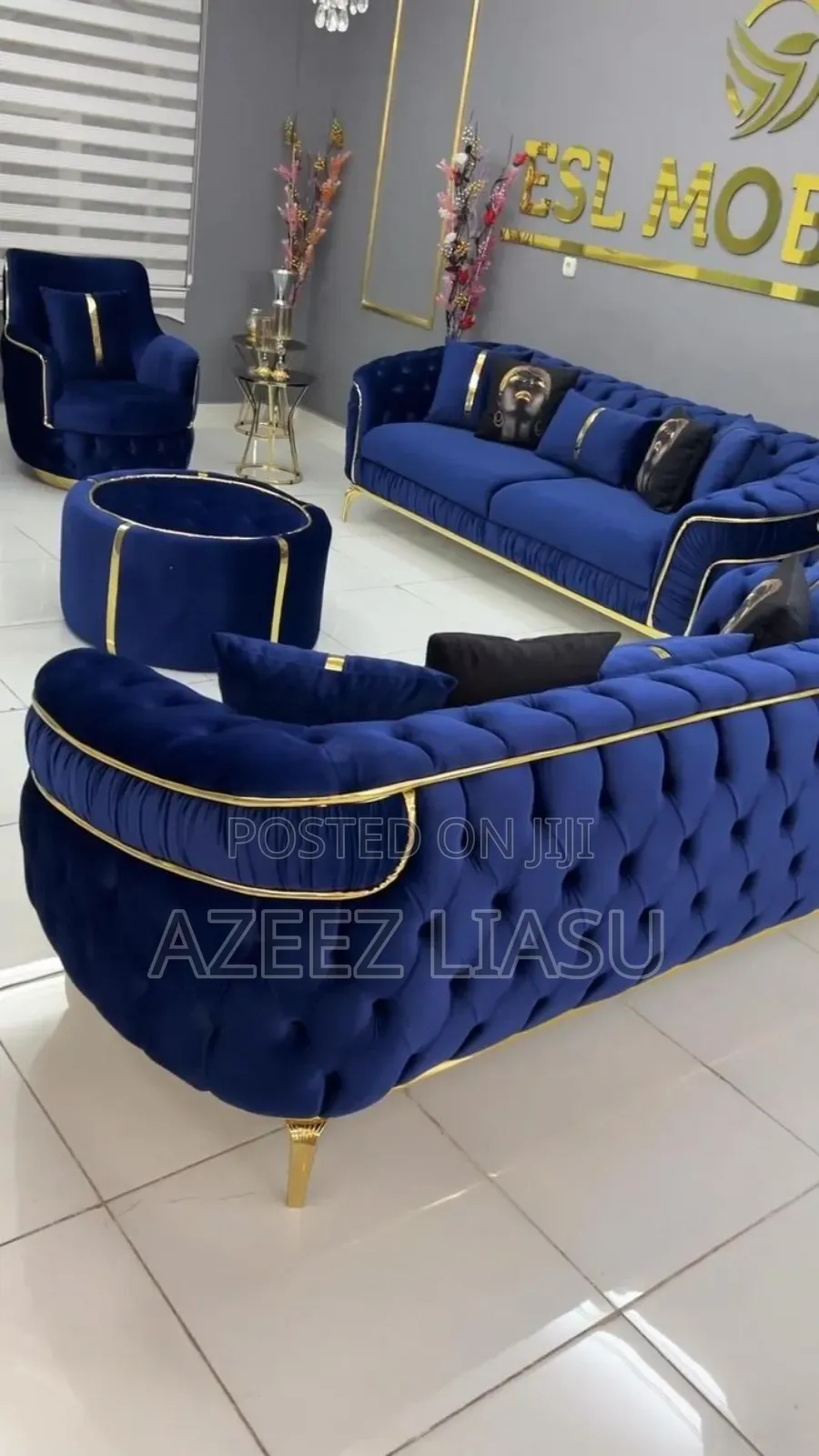 Upholstery Chair With Table