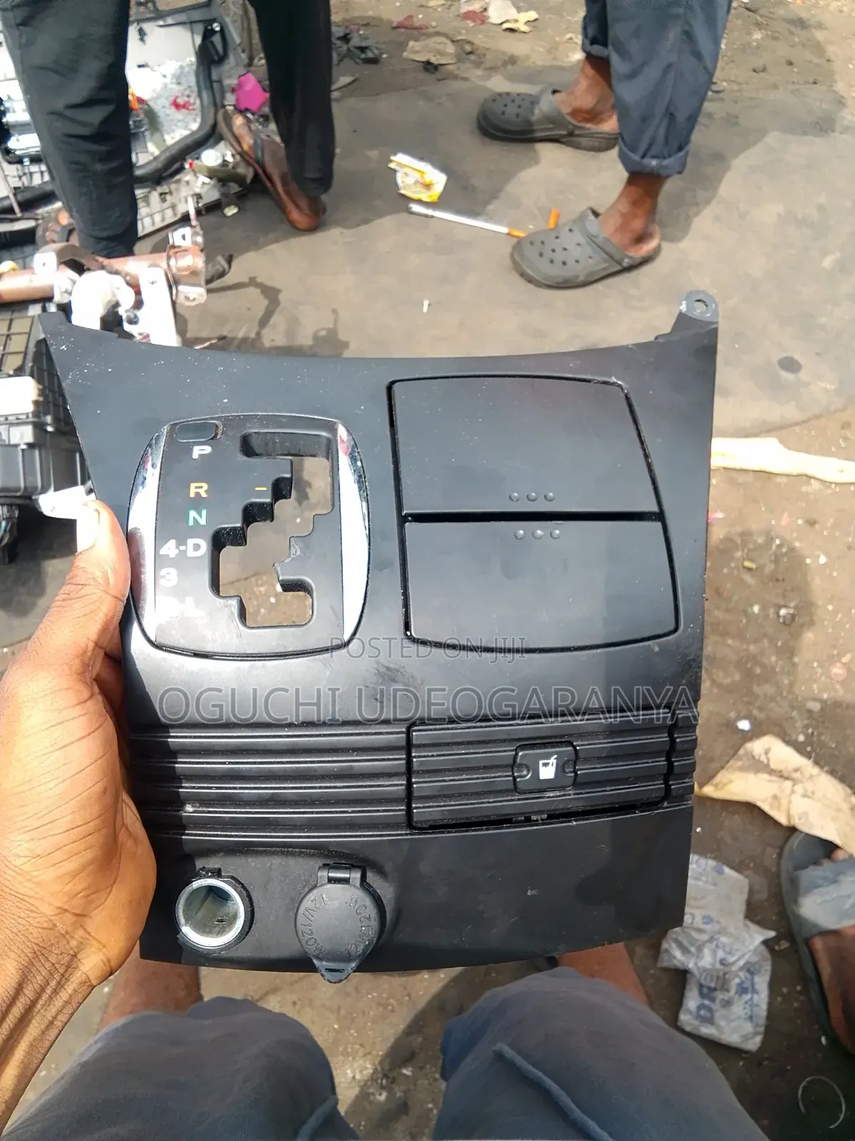 Gear Chrome for Toyota Sienna 05