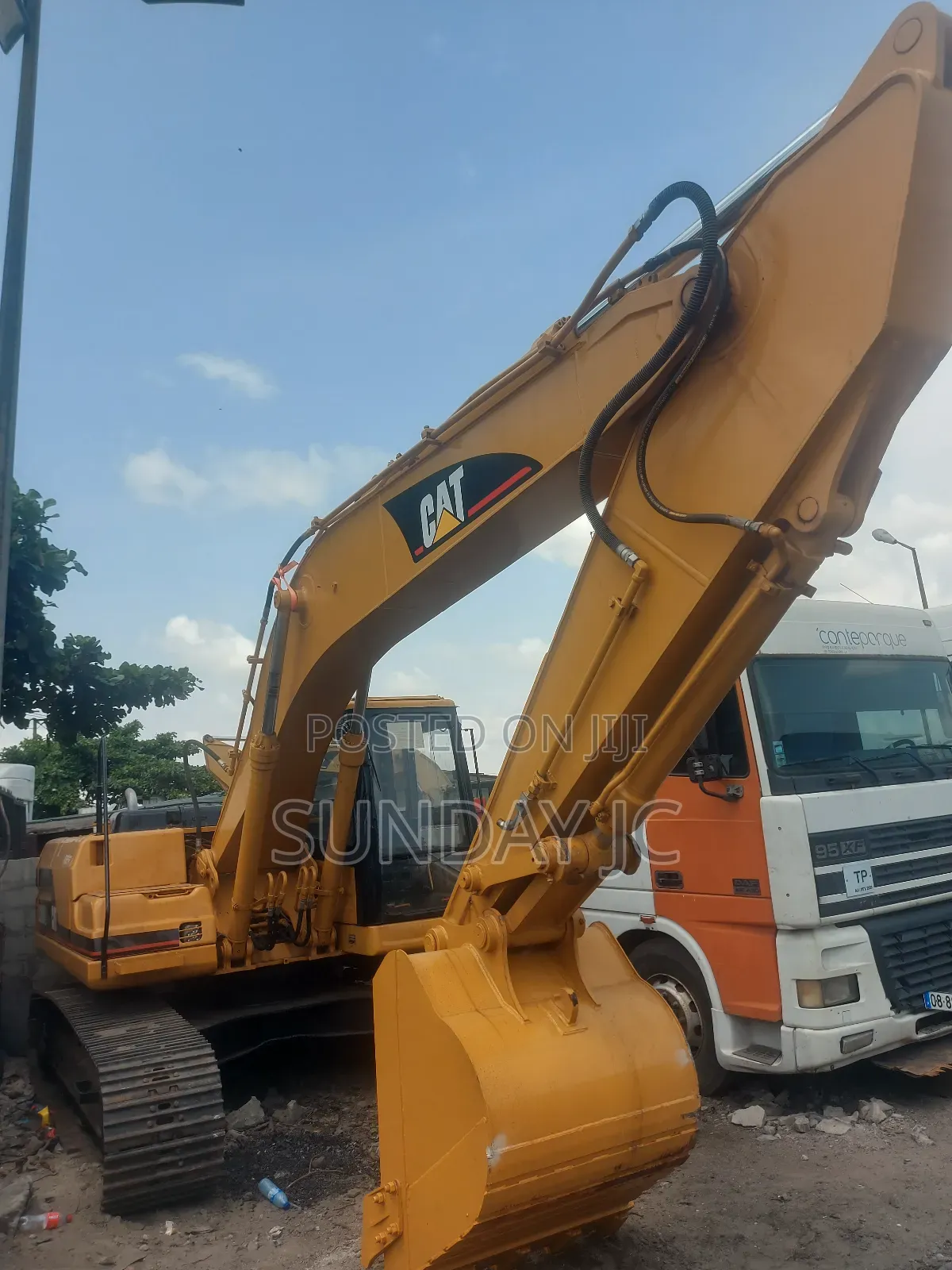 Tokunbo 320bl Excavator Caterpillar With Superb Engine