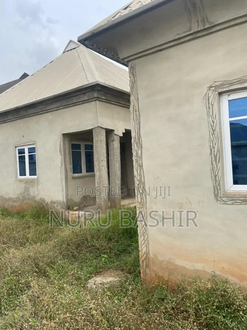3bdrm Bungalow in Akoto Estate, Akala Express for sale