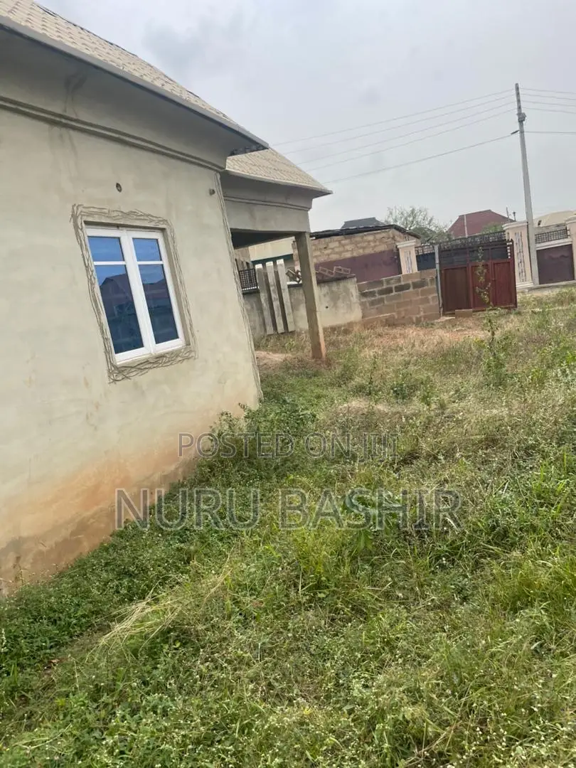 3bdrm Bungalow in Akoto Estate, Akala Express for sale