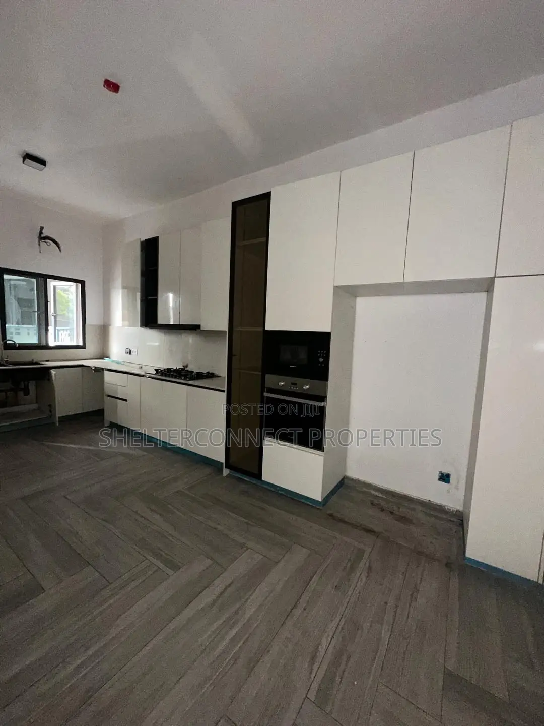 4bdrm Apartment in Lekki Phase 1 for rent