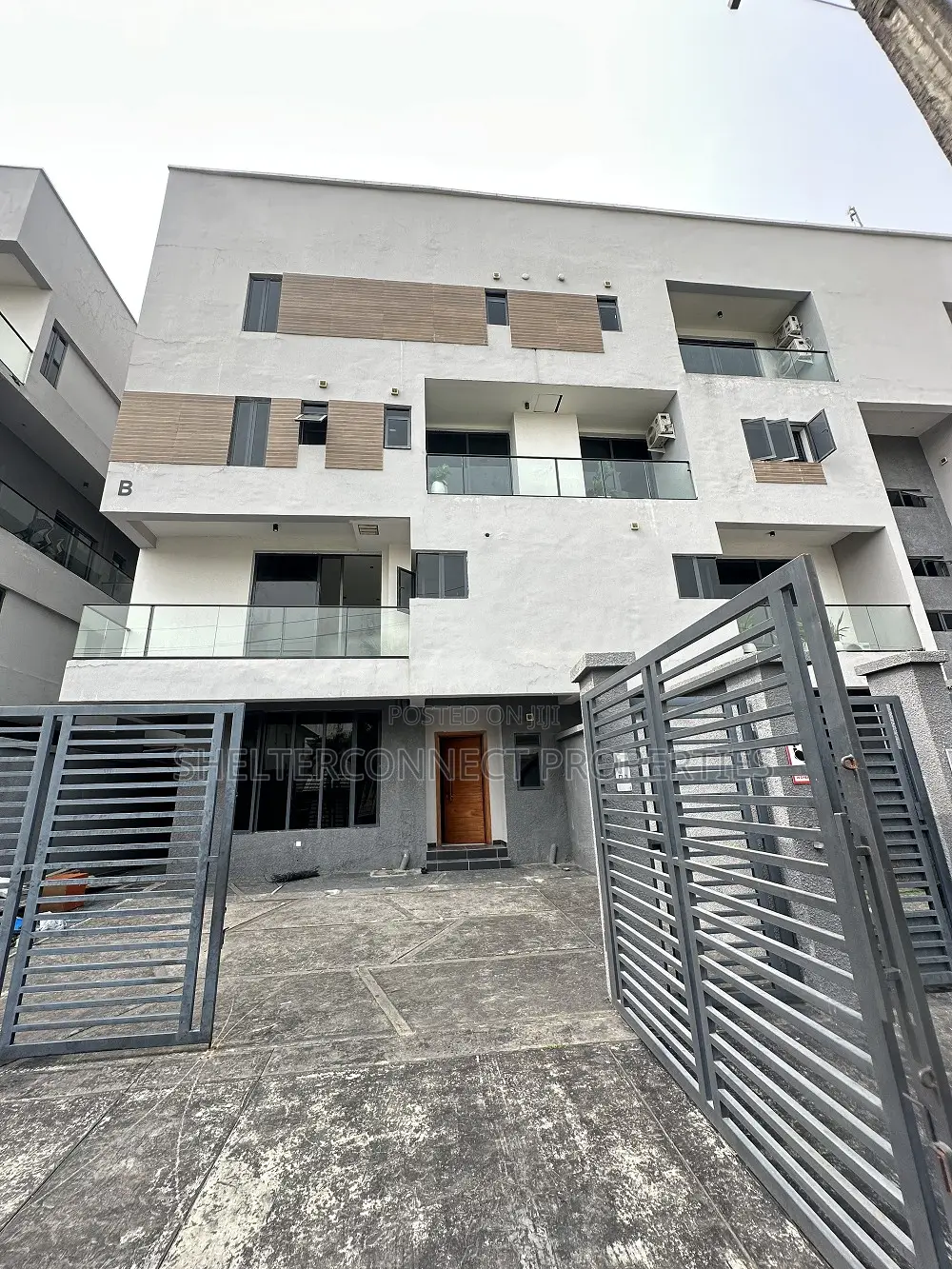 4bdrm Apartment in Lekki Phase 1 for rent