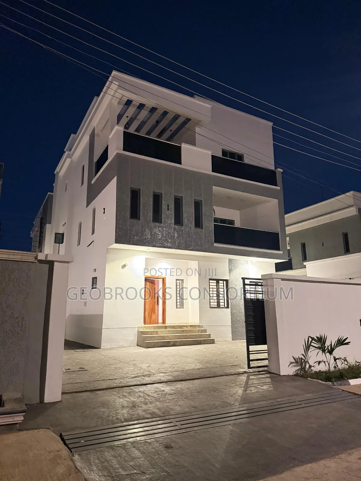 4bdrm Duplex in Kolapo Ishola Gra, Akobo for sale