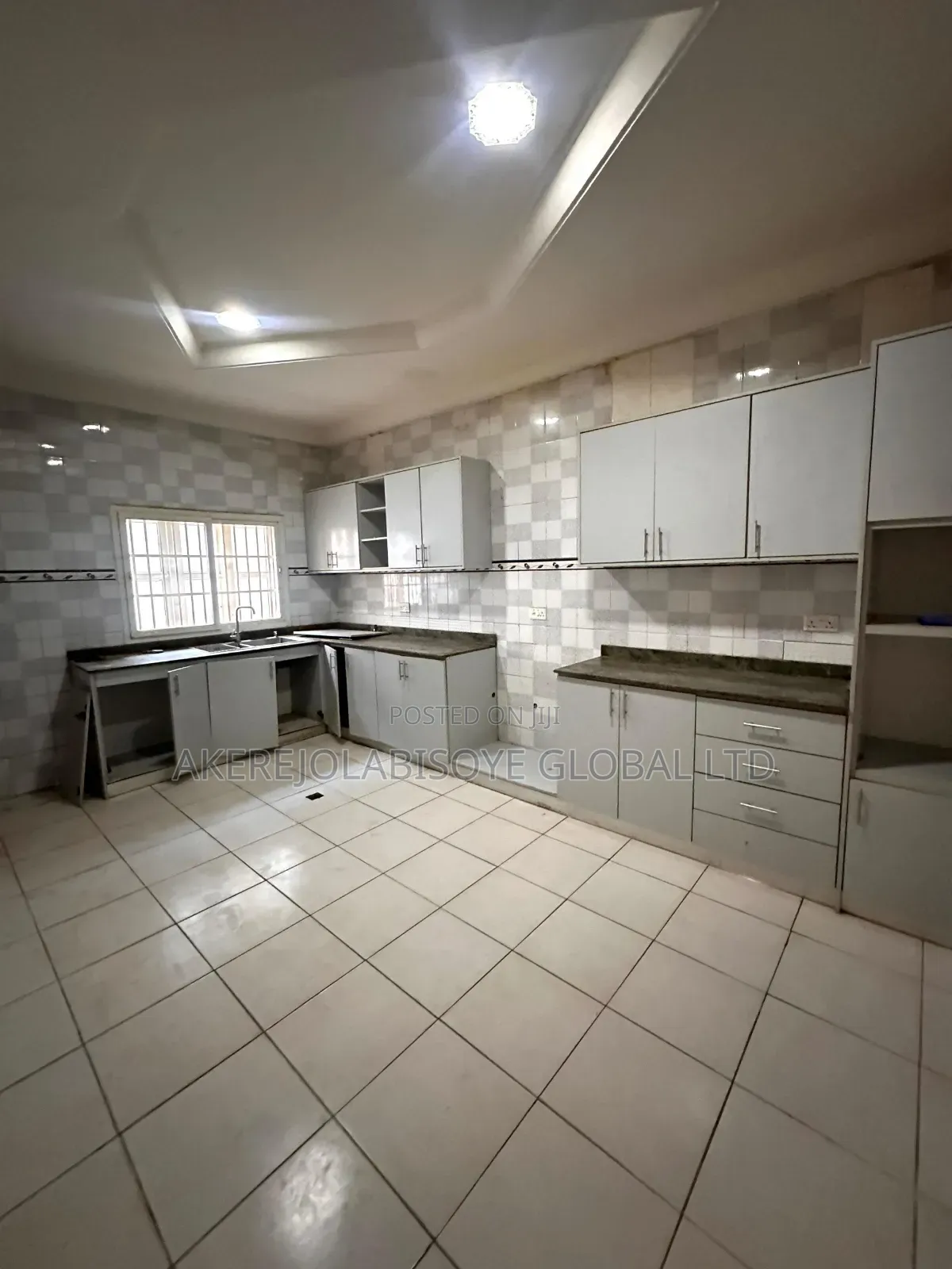 3bdrm Bungalow in In An Estate Around for rent